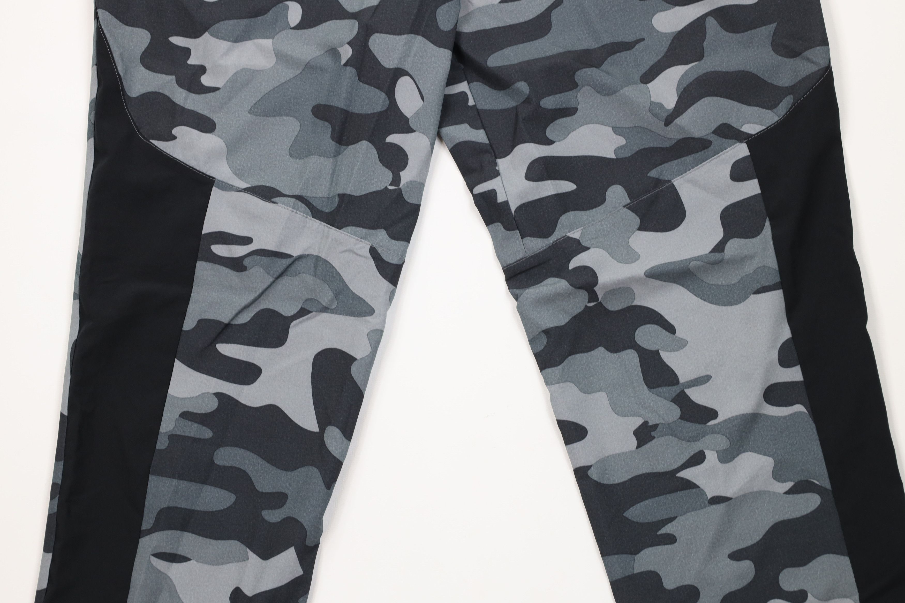 New Balance Vintage Y2K New Balance Stretch Tapered Leg Pants Camouflage Size US 36 / EU 52 - 10 Thumbnail