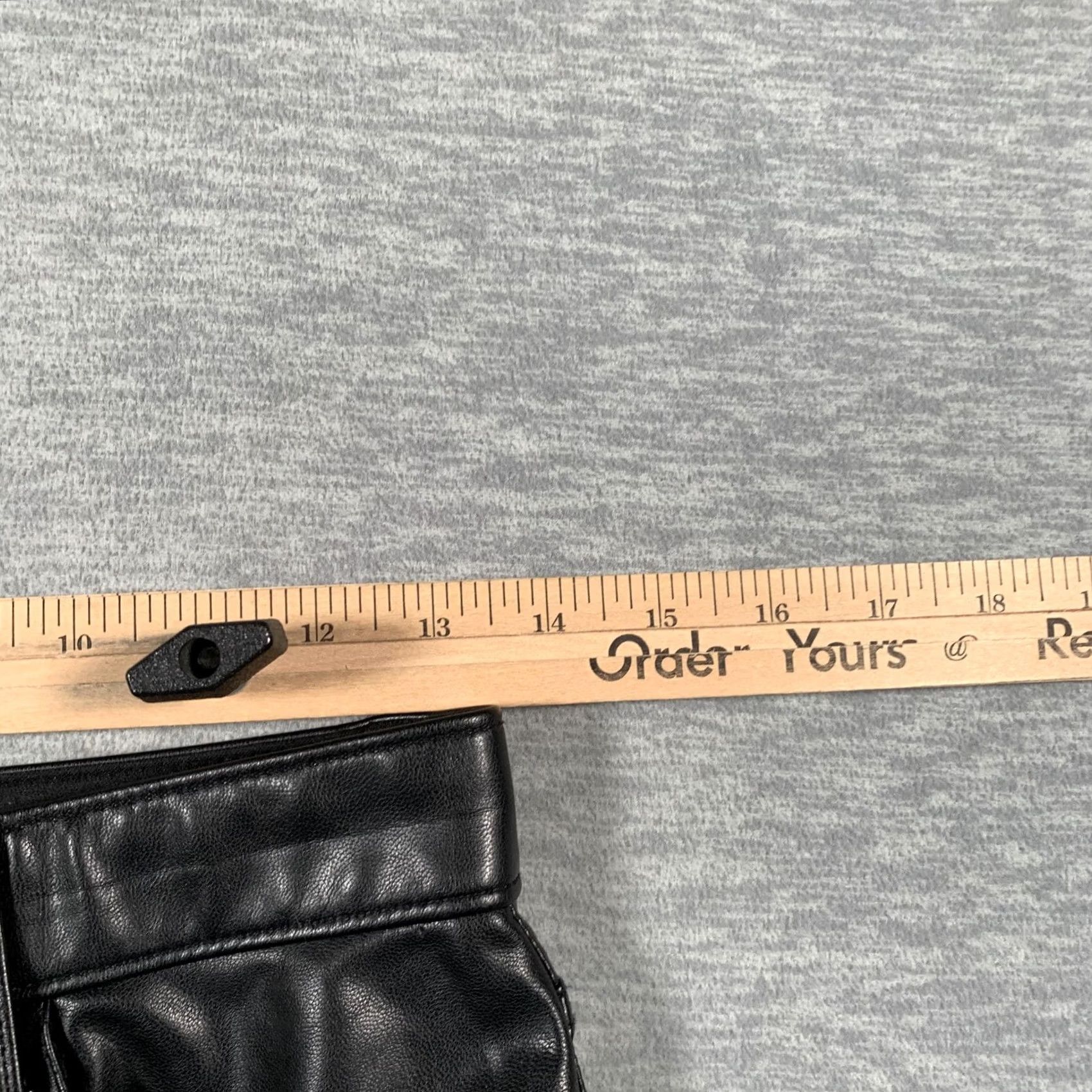 Abercrombie & Fitch VINTAGE Abercrombie & Fitch Pants Womens 6 Short Black Faux Leather Straight High Rise AnkLe 28 Inseam 28 Mens? Size 28" / US 6 / IT 42 - 6 Thumbnail