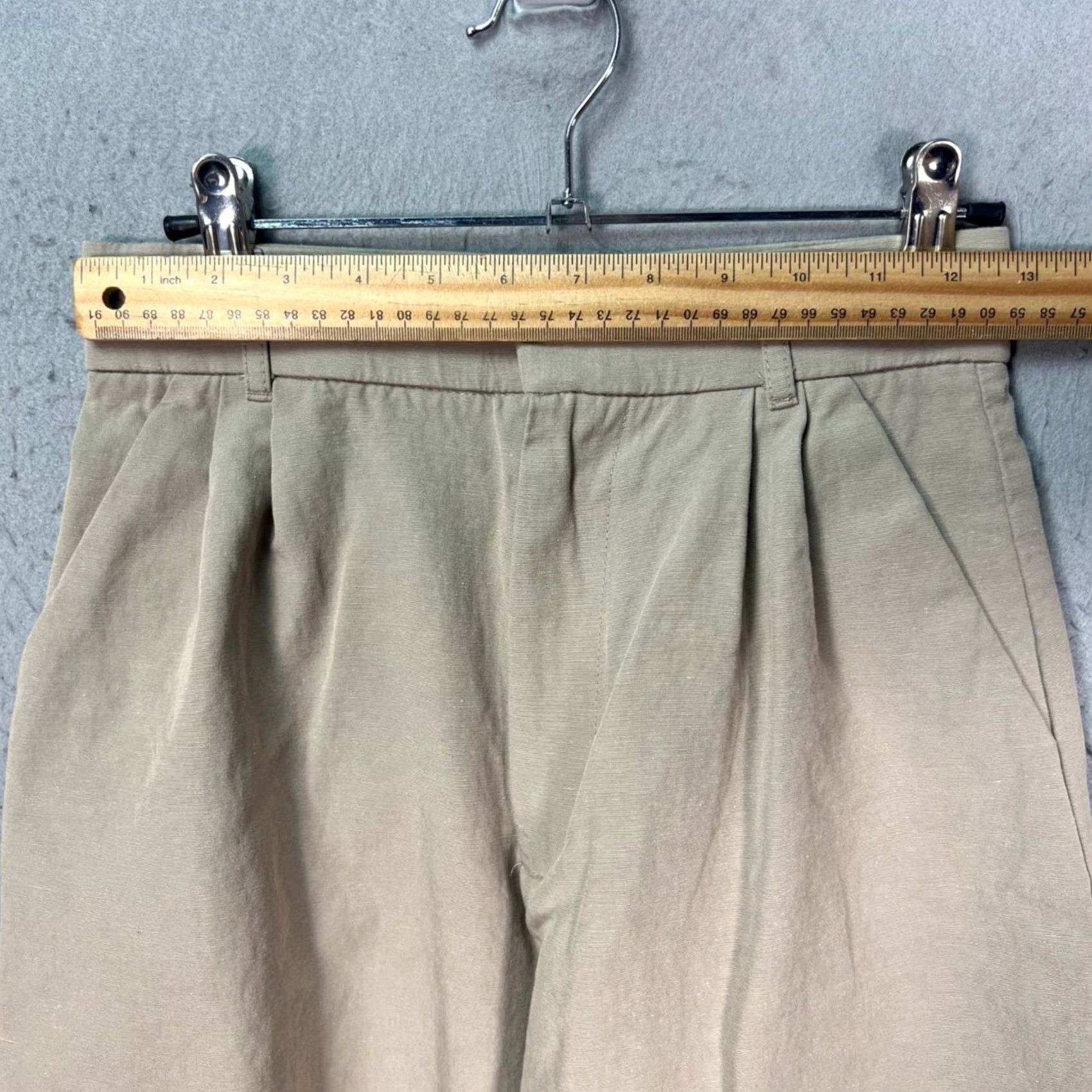 Zara Zara Beige Pleated High-Waisted Chino Shorts Bermuda XS Womens Cotton Viscose Front Pleated 4in Inseam Size 26" / US 2 / IT 38 - 5 Thumbnail