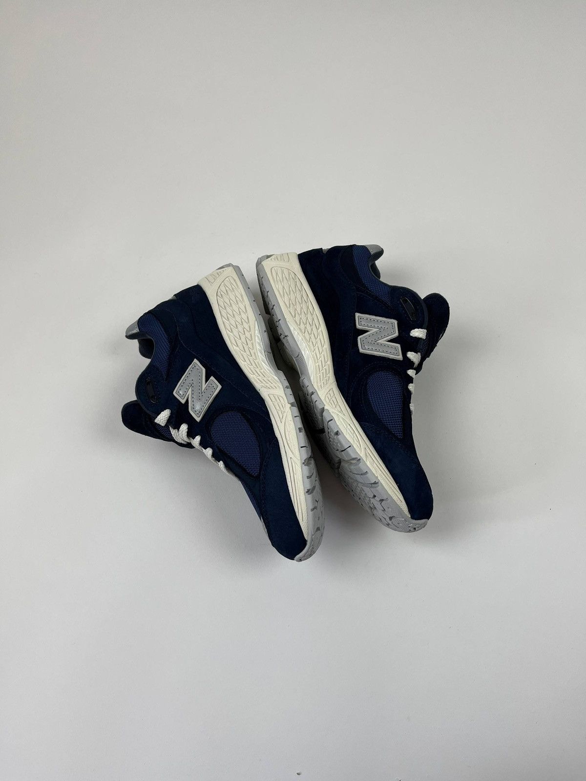 New Balance New Balance 2002R Navy Grey Sneakers Women US 6 6.5 Mismatch Size US 6 / IT 36 - 3 Thumbnail