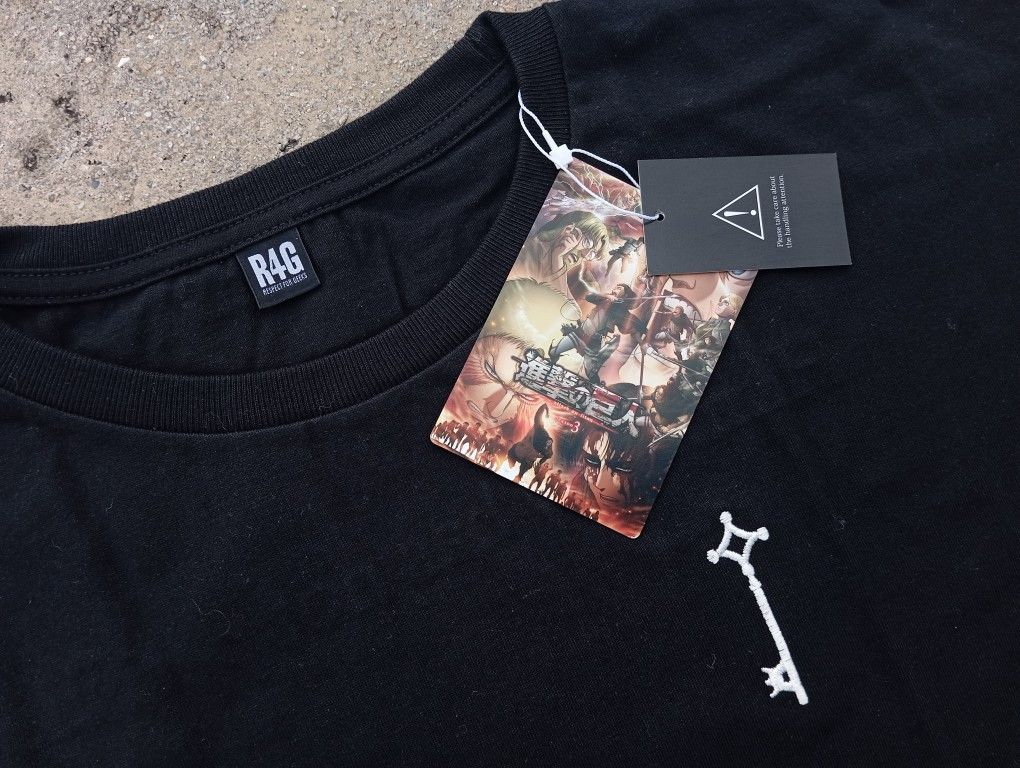 Japanese Brand BNWT Attack On Titan 🧟💥 Tshirt Anime Comic 📚 Size US M / EU 48-50 / 2 - 1 Thumbnail