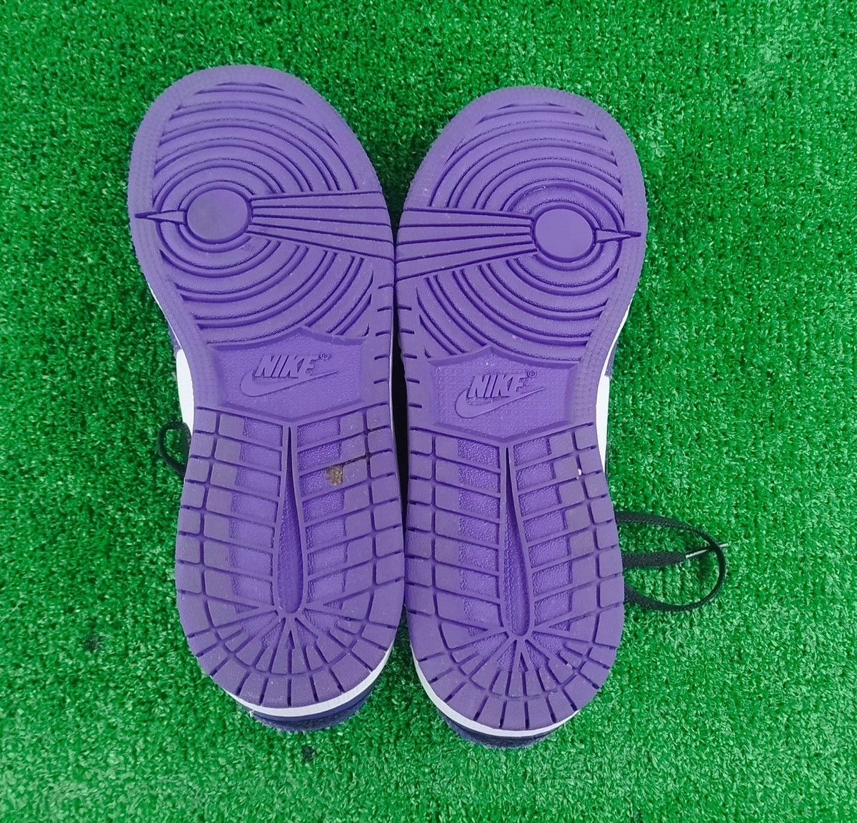 Jordan Brand Shoes Air Jordan 1 Low GS 'Court Purple' Size US 9 / IT 39 - 7 Thumbnail
