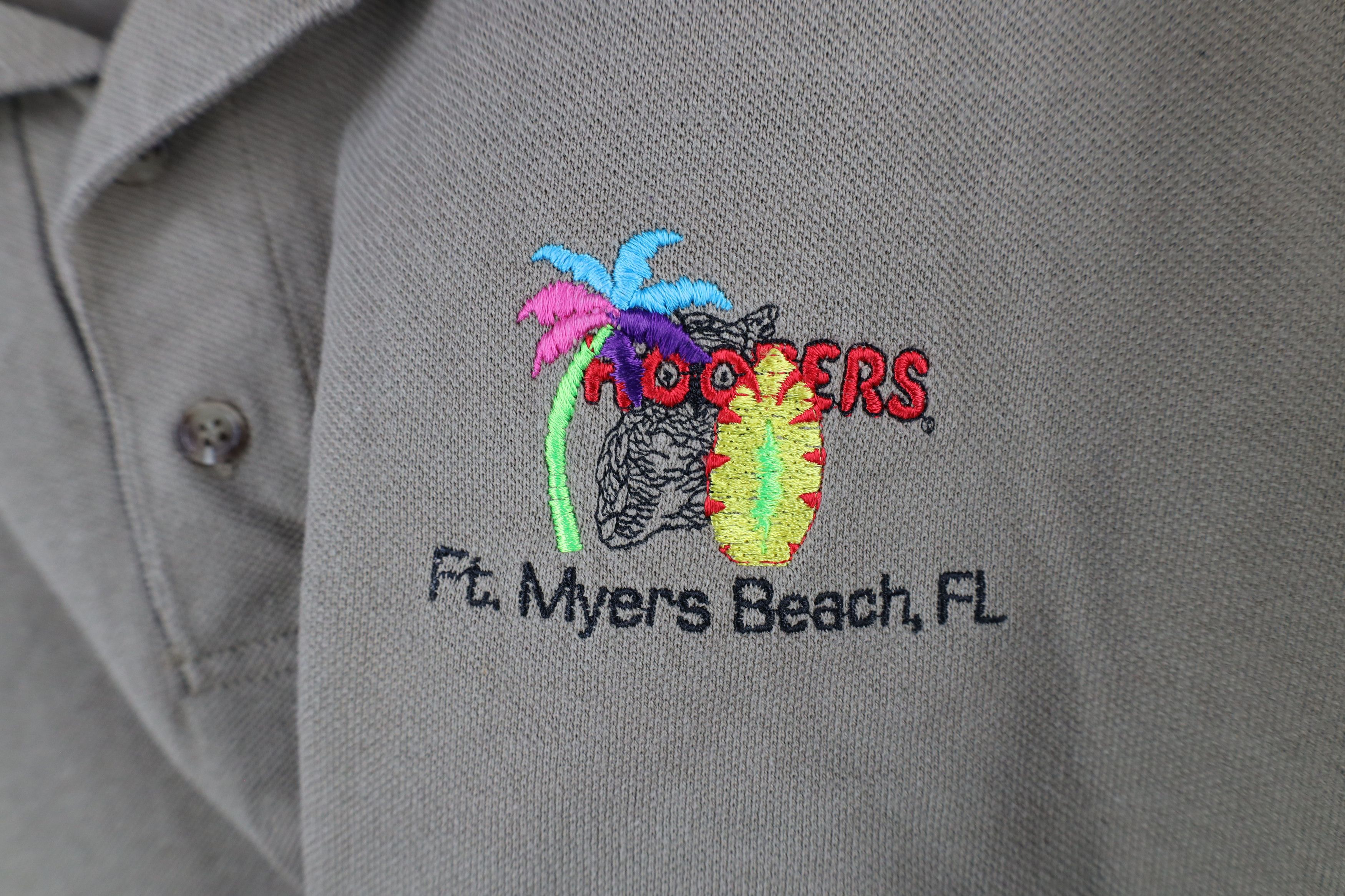 Vintage Vintage 90s Hooters Spell Ft Myers Beach Polo Shirt Beige Size US L / EU 52-54 / 3 - 5 Thumbnail