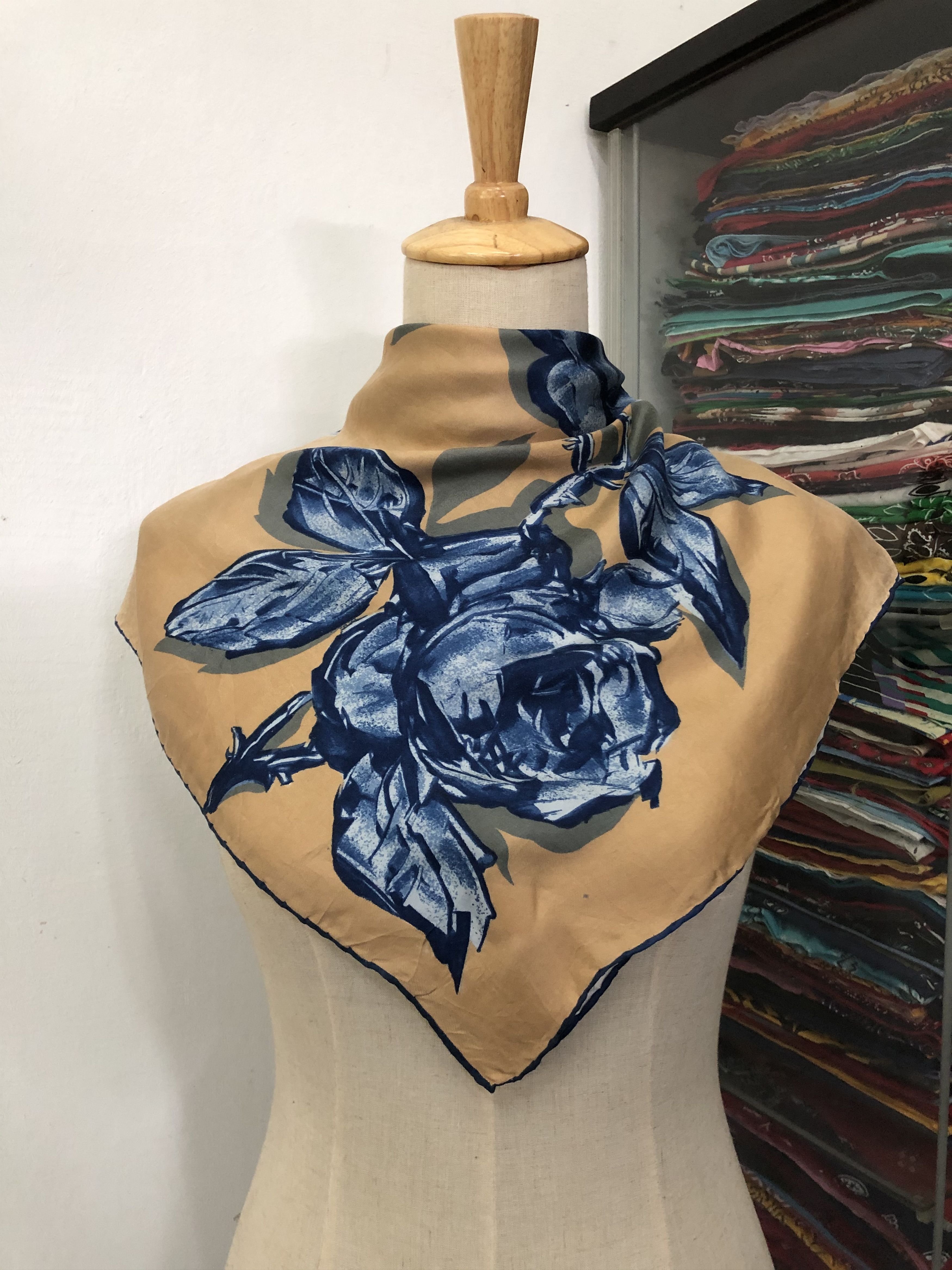 Vintage Vintage Silk Scarf Size ONE SIZE - 1 Thumbnail
