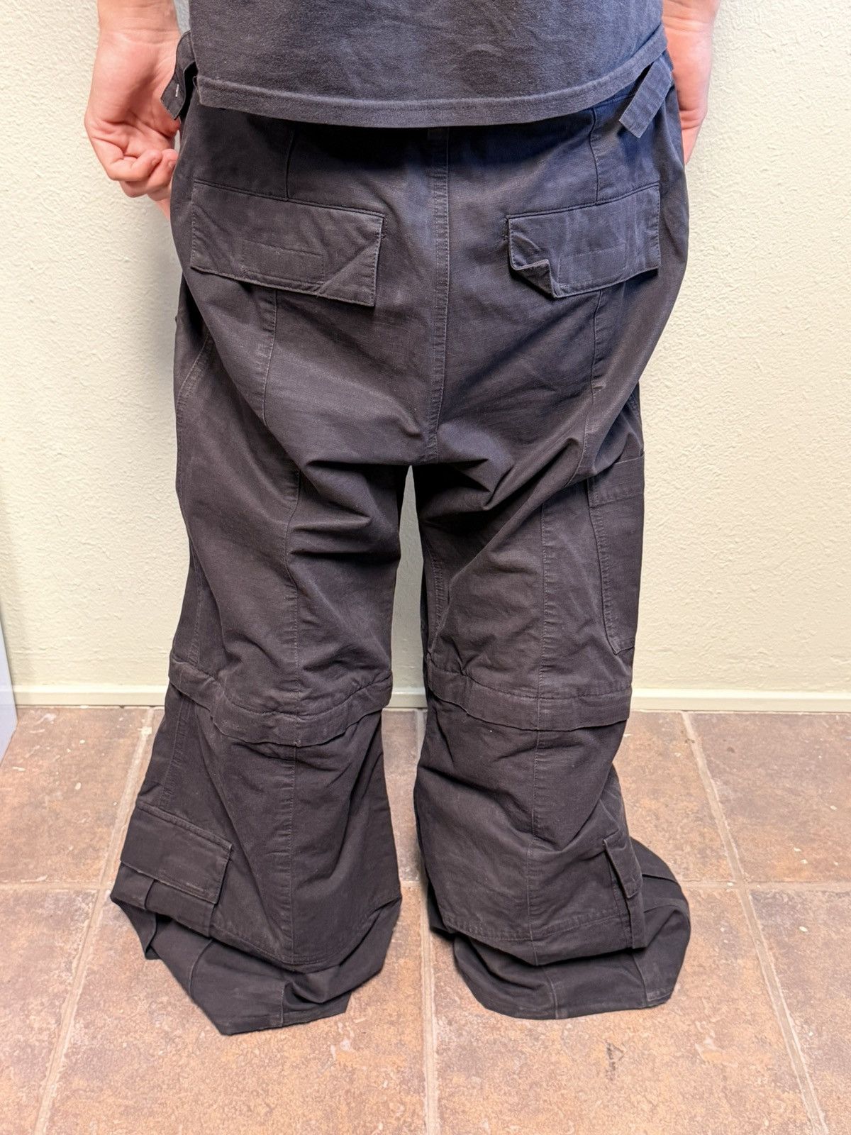Balenciaga Balenciaga cargo Flared Pants Size US 34 / EU 50 - 2 Thumbnail