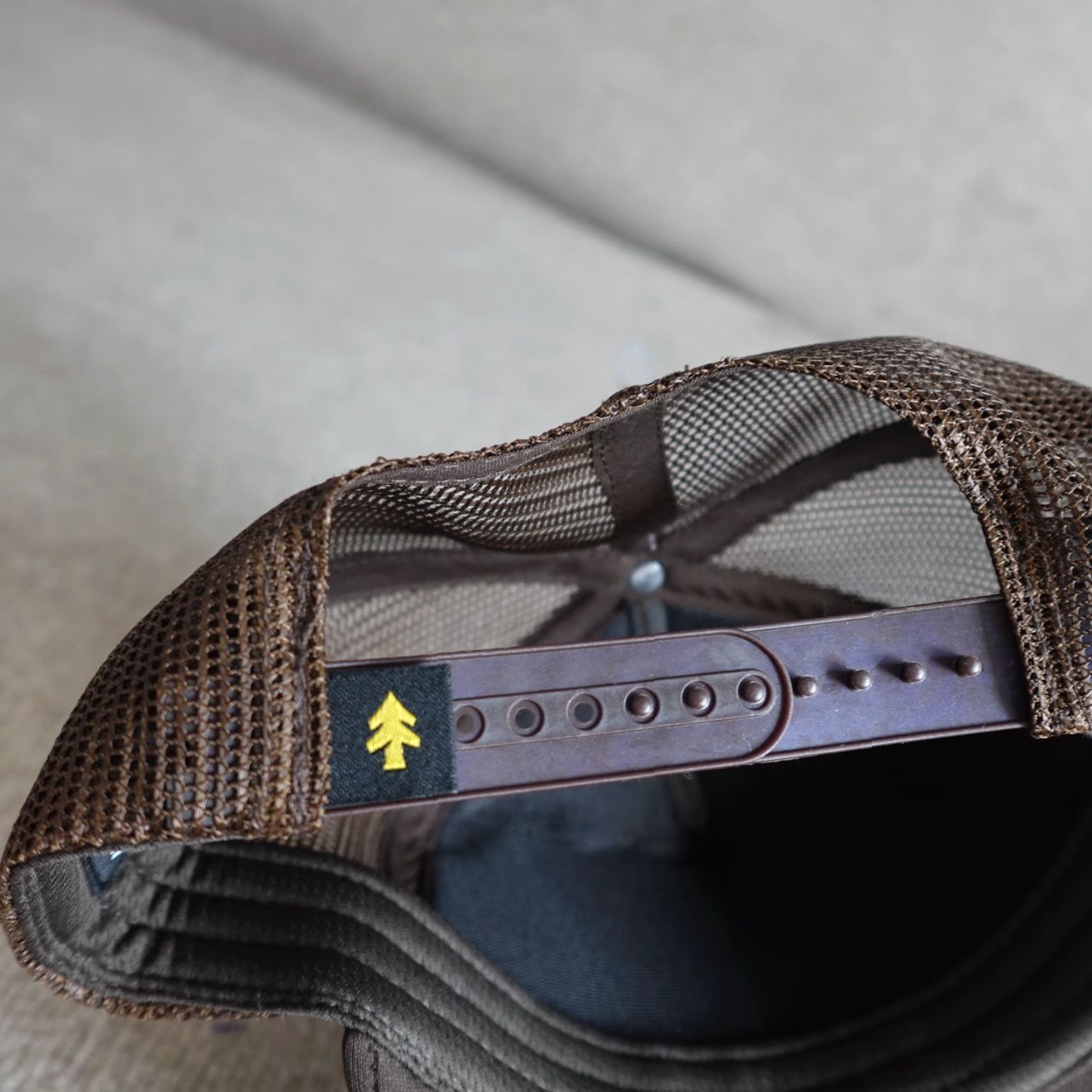 Huckberry VINTAGE Huckberry Hat Brown Trucker Adults One Size Adjustable Men Men Trucker Hat Brown Vintage 1960s Washington Georgetown Best Goods in the Capitol Size ONE SIZE - 7 Thumbnail