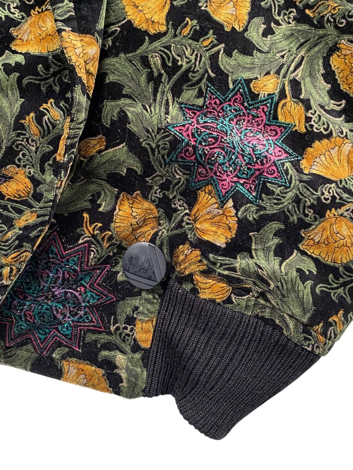 Japanese Brand × Vintage Vtg Velvet Full Printed Flower Japanese Brand Size US M / EU 48-50 / 2 - 11 Thumbnail
