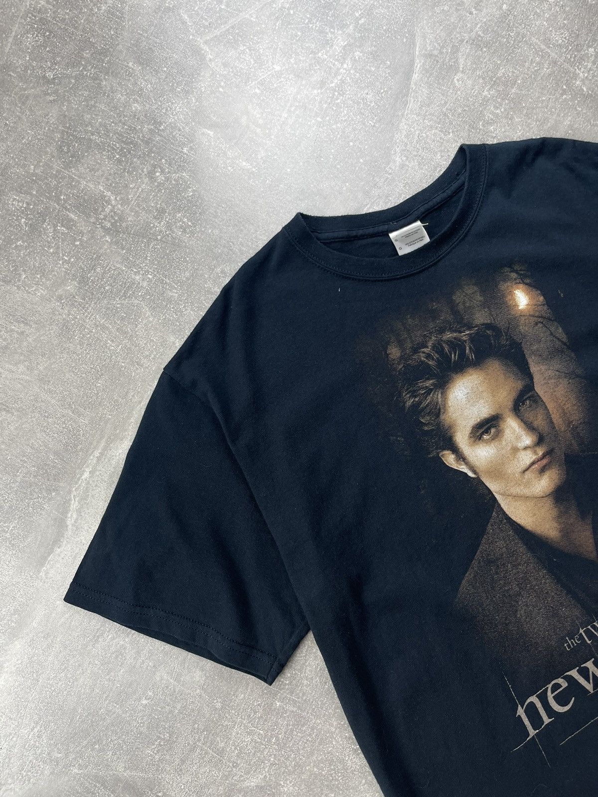 Vintage Twilight New Moon Edward Cullen Robert Pattinson Black Tee Size US L / EU 52-54 / 3 - 4 Thumbnail