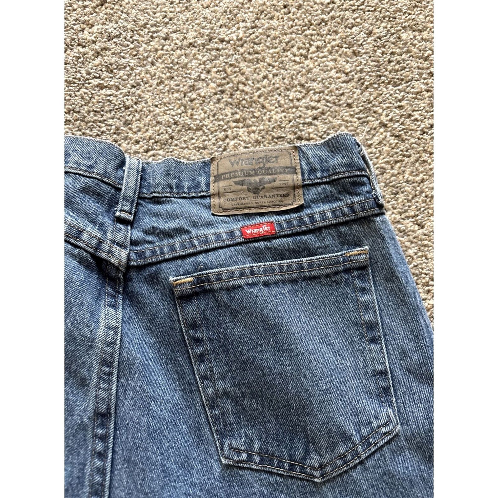 Wrangler VINTAGE Wrangler Denim Jeans Medium Blue 31x34 Regular Fit 5-Pocket Cowboy Cut Mens Wrangler Cowboy Cut Regular Size 31 34 Inseam 34 Jeans Size US 31 - 5 Thumbnail