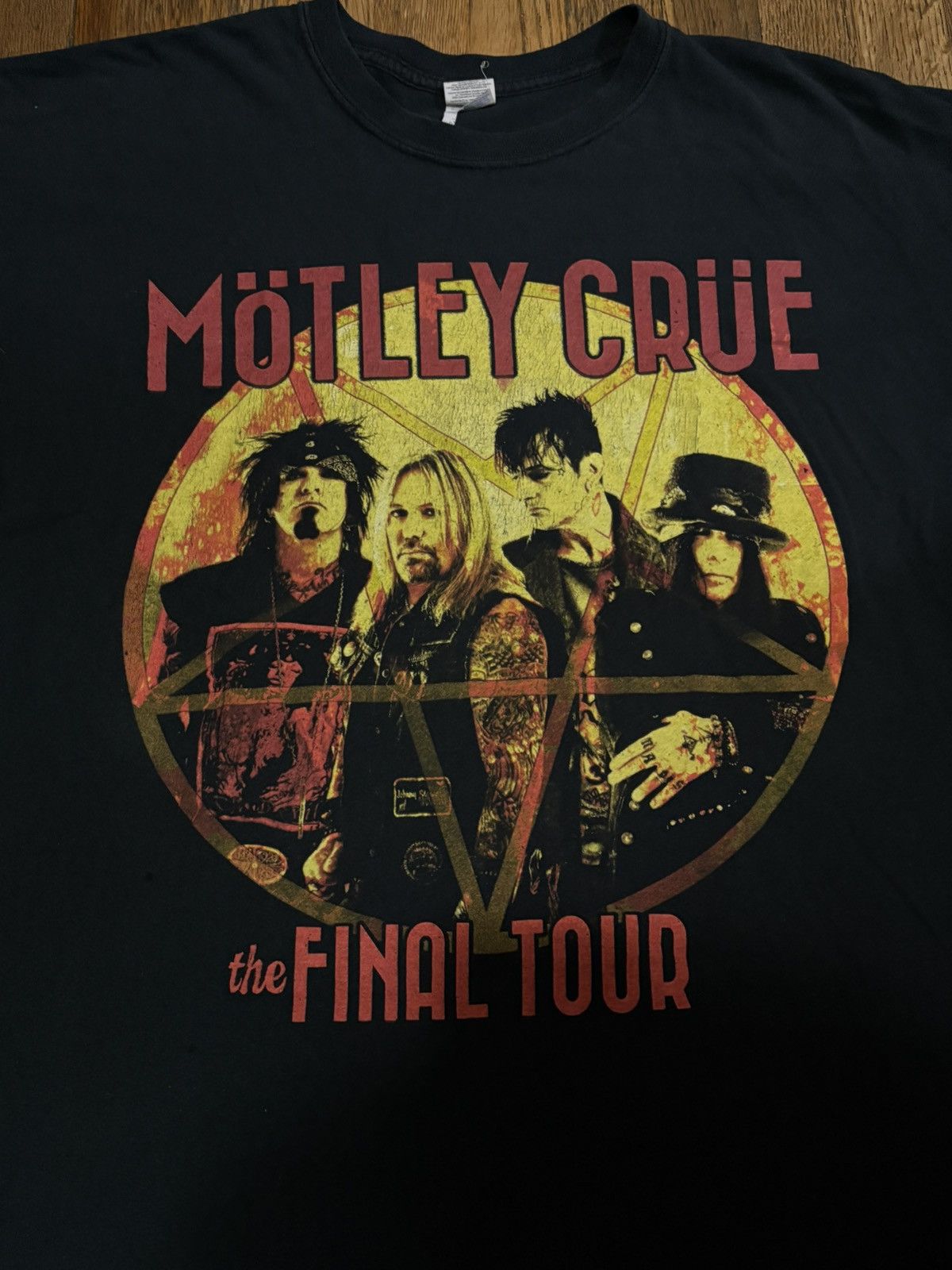Band Tees MOTLEY CRÜE “The Final Tour” T-Shirt Size US XL / EU 56 / 4 - 2 Thumbnail