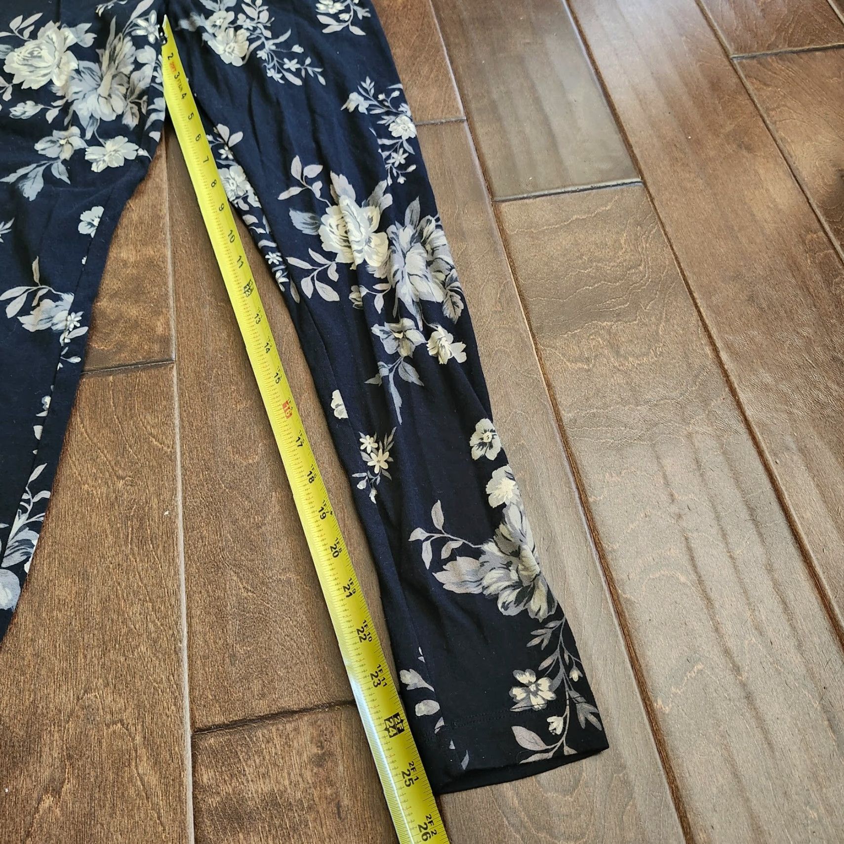 Old Navy Old Navy Women's Floral Print Leggings - XS Leggings Casual Womens XS Multicolor Floral Athleisure Yoga Gym & Training Spring Summer Fall Size 26" / US 2 / IT 38 - 6 Thumbnail