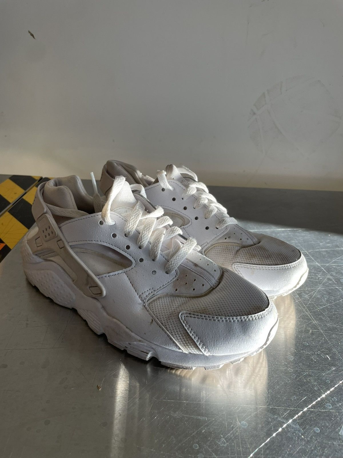Nike Nike Huarache White Size 7Y Size US 7 / EU 40 - 1 Thumbnail