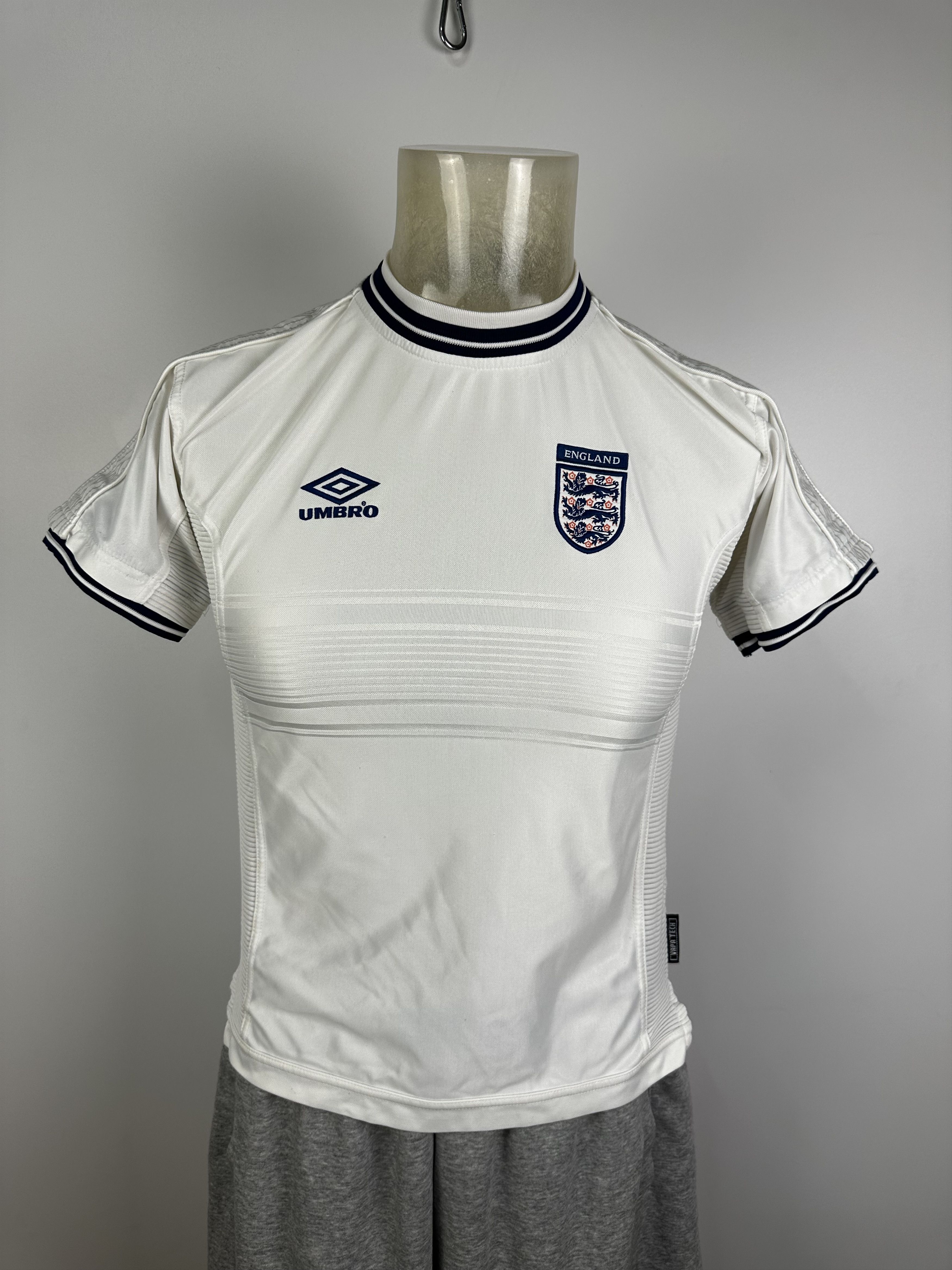 Umbro × Vintage ENGLAND 1999 00 FOOTBALL SHIRT SOCCER JERSEY UMBRO sz YOUTH Size US XS / EU 42 / 0 - 1 Thumbnail