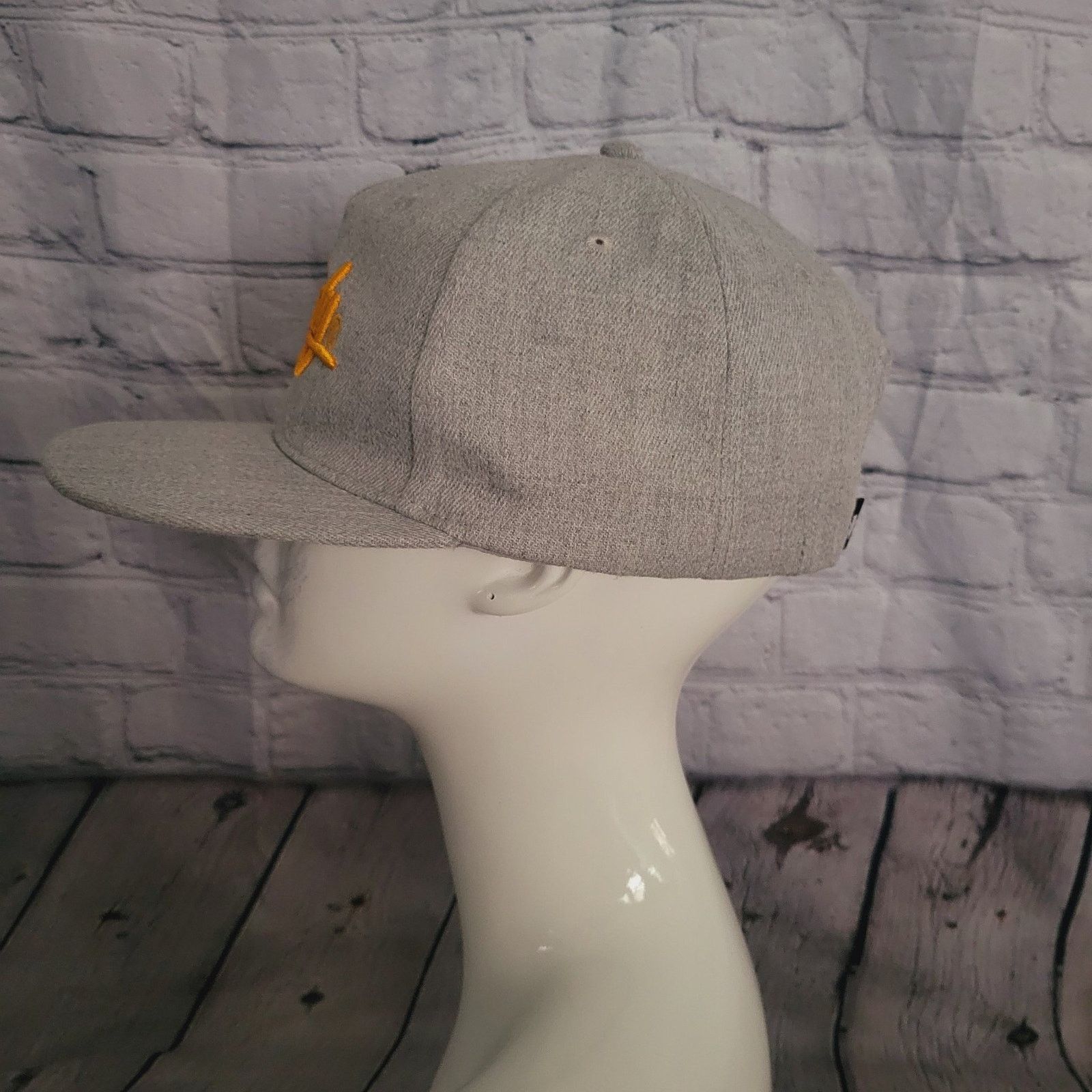 Dakota Grizzly Grizzly Snapback Hat (unused) Light Gray & Yellow Size ONE SIZE - 2 Thumbnail