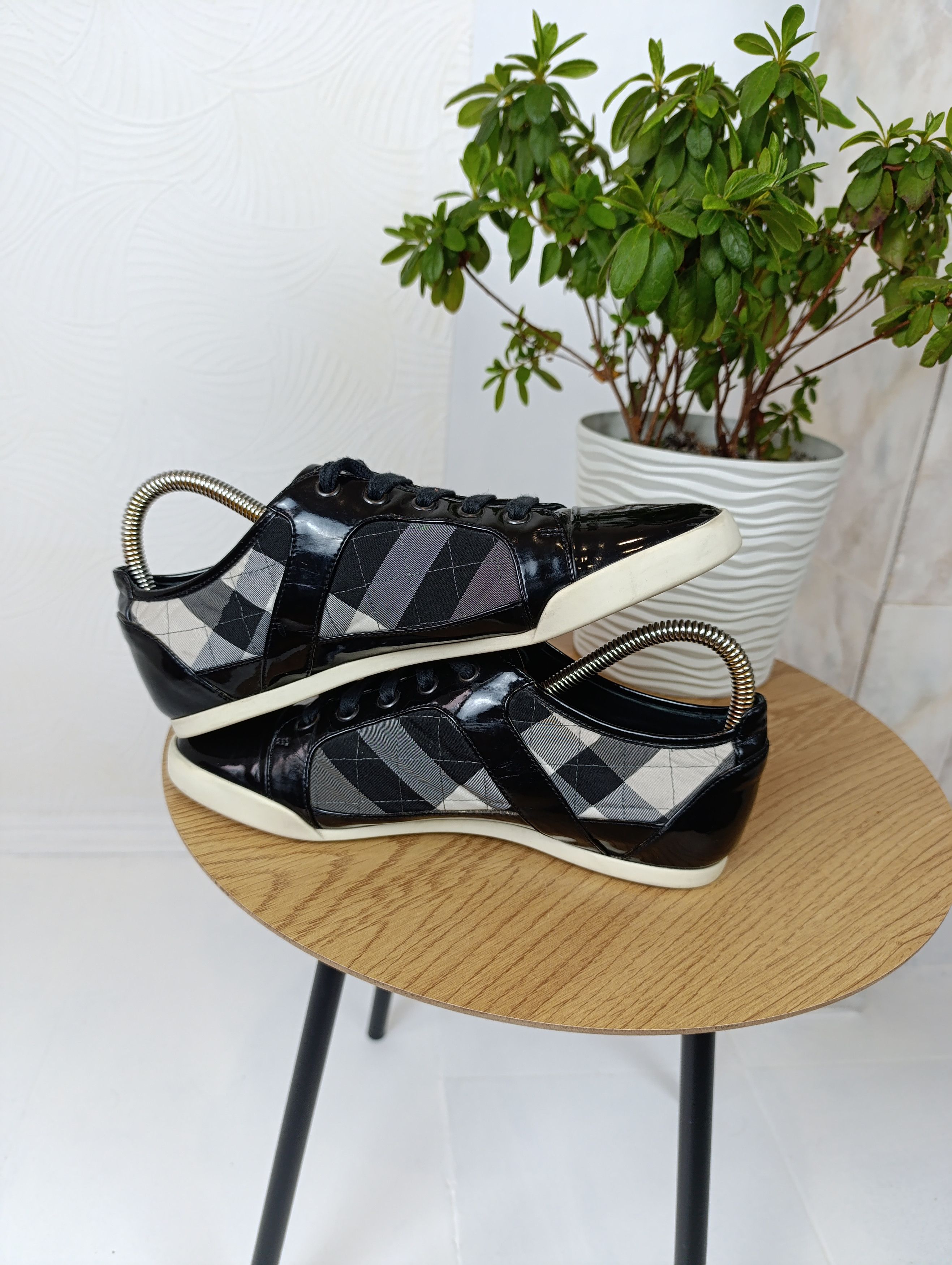 Burberry AUTHENTIC BURBERRY NOVA CHECK LACE UP SNEAKERS Size US 6 / IT 36 - 6 Thumbnail