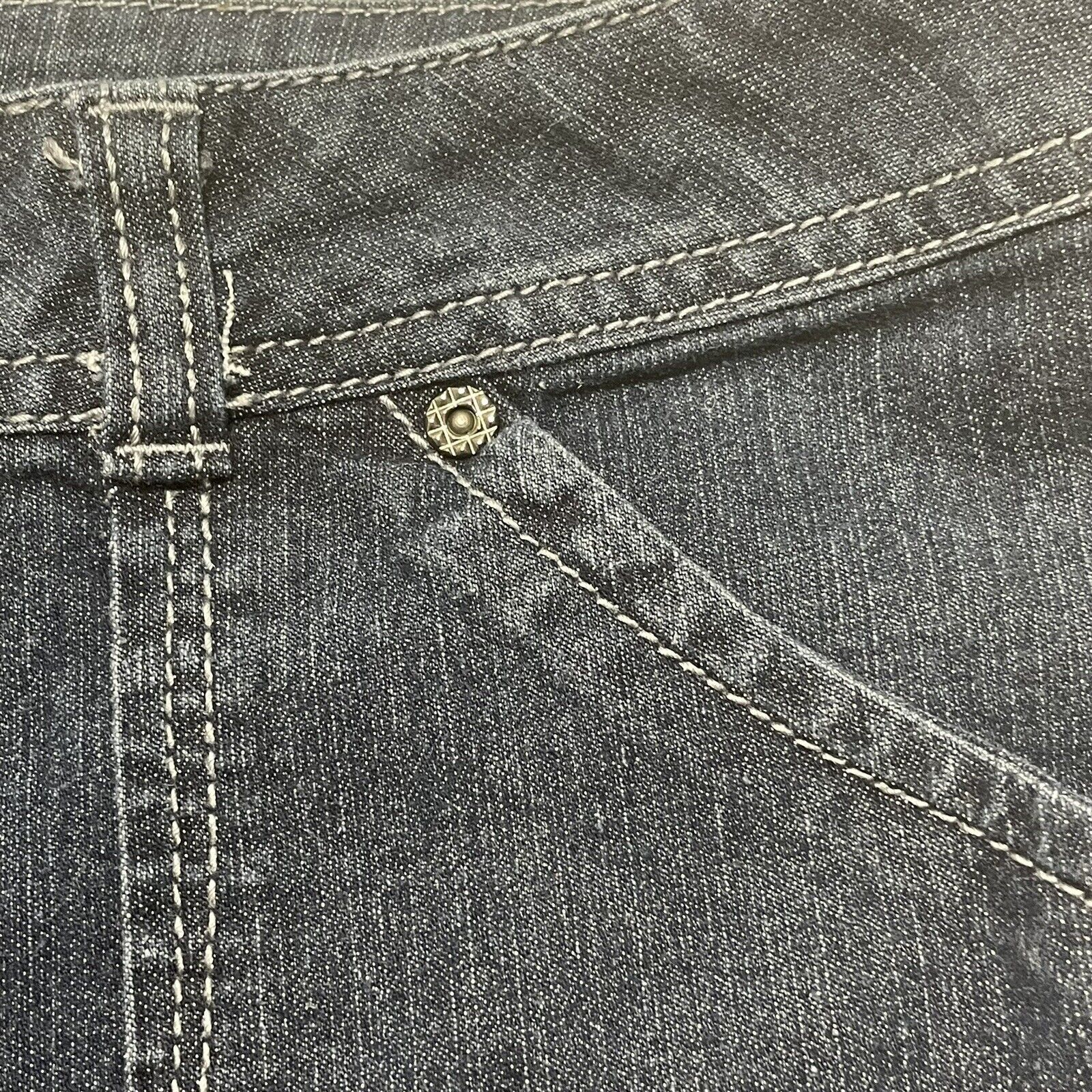 Other Baccini Women's Size 8 Denim Shorts 6" Inseam Mid Rise Size 30" / US 8 / IT 44 - 5 Thumbnail