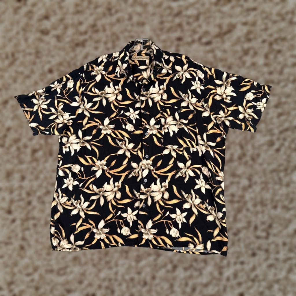 Vintage VINTAGE Munsingwear Shirt Men Large Black Beige Floral Button-Up 100% Rayon Hawaiian Resort Luau Aloha 40 in Chest Mens Size US L / EU 52-54 / 3 - 1 Thumbnail