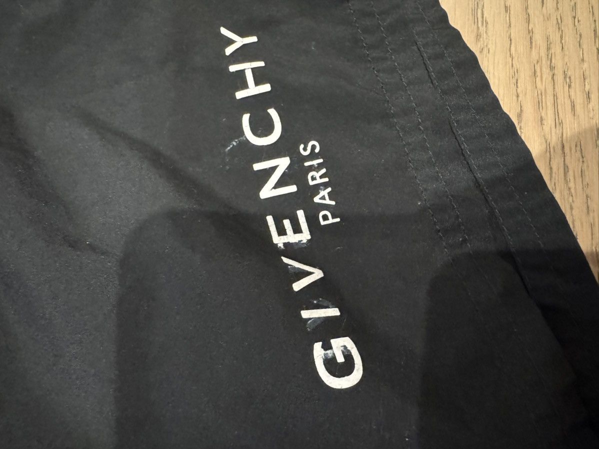 Givenchy Givenchy Logo Swim Shorts Black Size M Size US 32 / EU 48 - 8 Thumbnail
