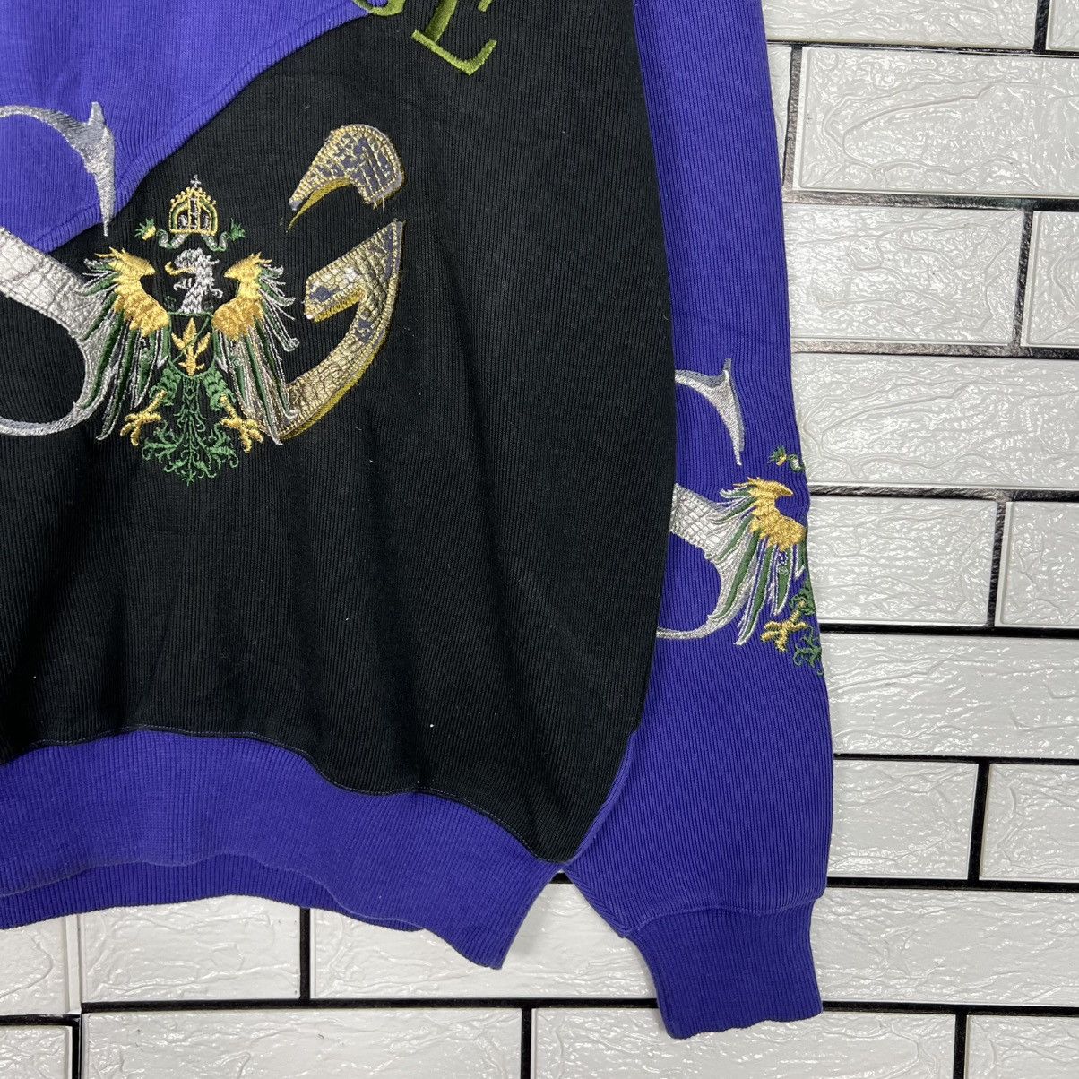 Japanese Brand Vintage Embroidered Big Logo Crewneck Sweatshirt #4176-C191 Size US M / EU 48-50 / 2 - 7 Thumbnail