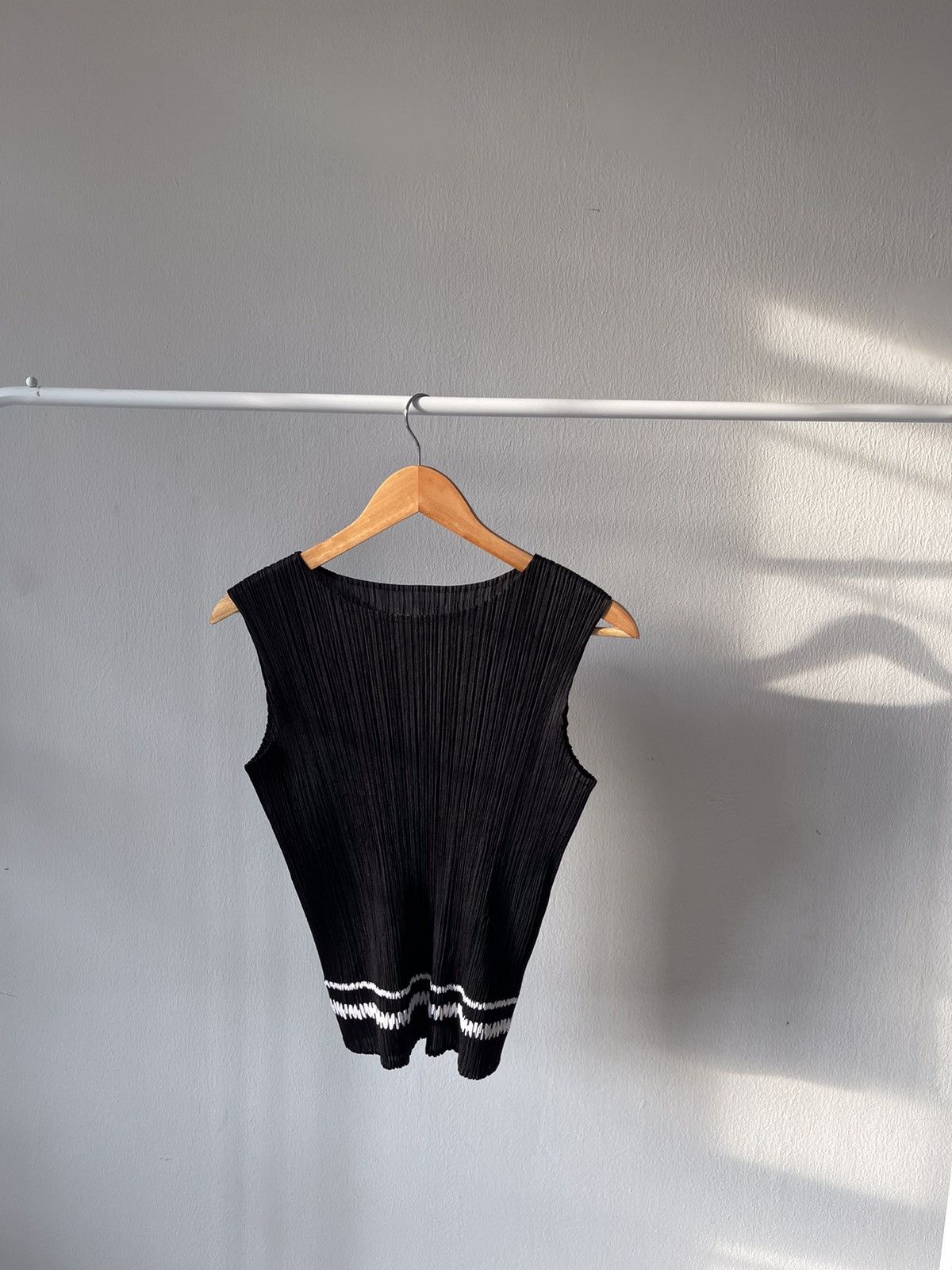 Issey Miyake × Pleats Please Issey Miyake Pleats Please Issey Miyake Sleeveless Top Size US XS / EU 42 / 0 - 2 Thumbnail