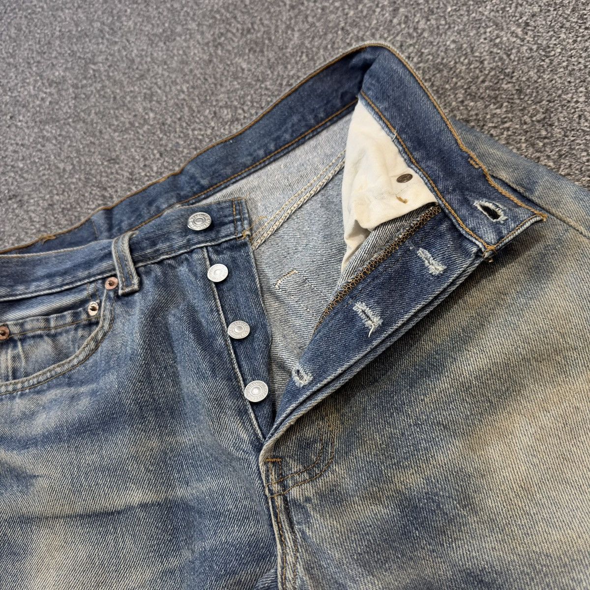 Levi's Vintage Clothing 🇺🇸 Vintage 1995 Levis 501 Made in Usa Distressed Dirty Washed Size US 29 - 14 Thumbnail