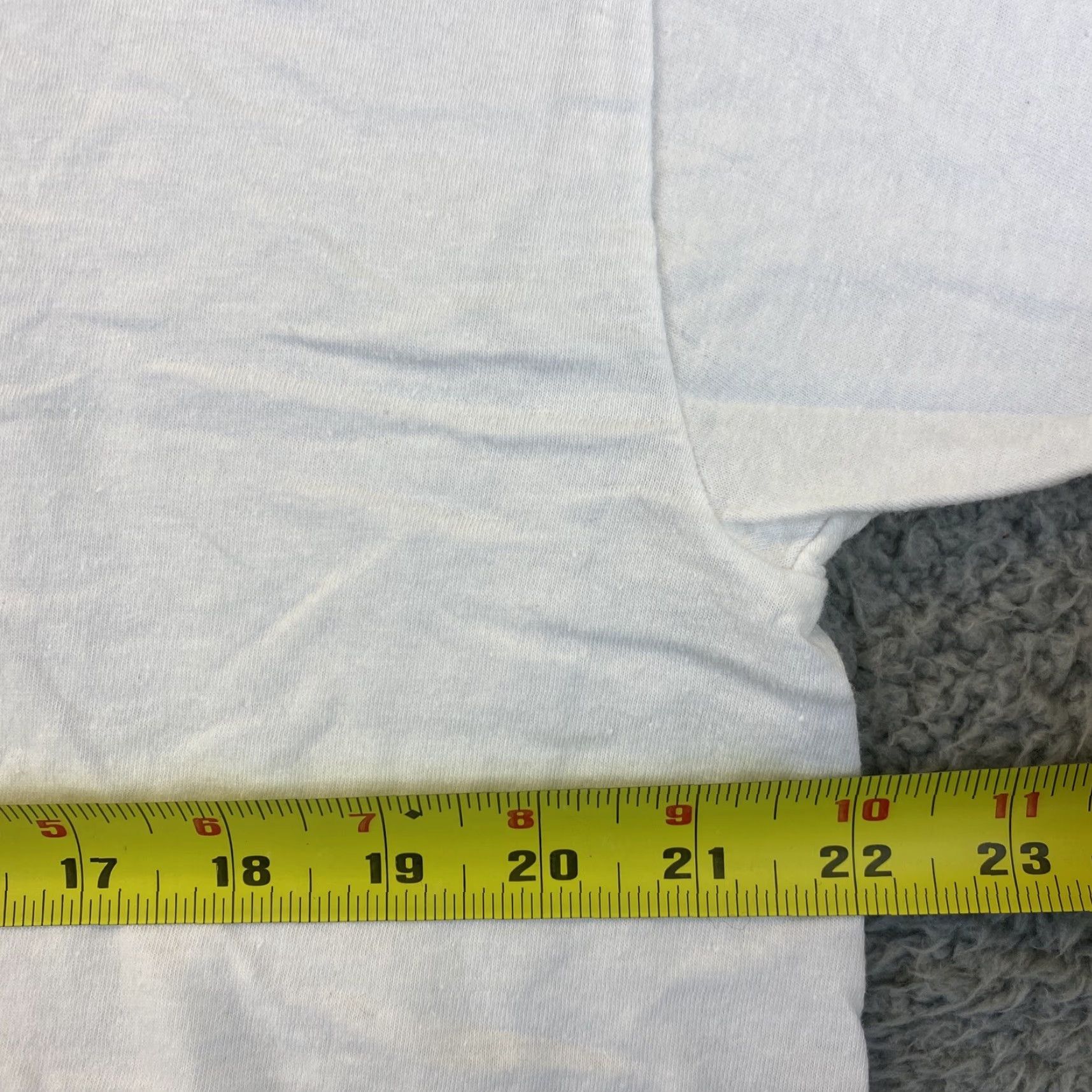 Hanes Hanes Men's T-Shirt Short Sleeve V-Neck White XL Regular Fit 43-25 Vintage? No Size US XL / EU 56 / 4 - 4 Thumbnail
