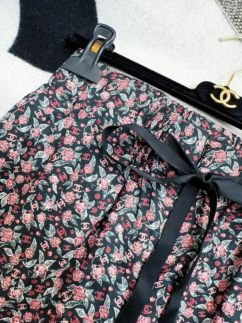 Chanel Chanel 24B black patchwork red broken flower full printed Size 24" / US 00 / IT 34 - 5 Thumbnail