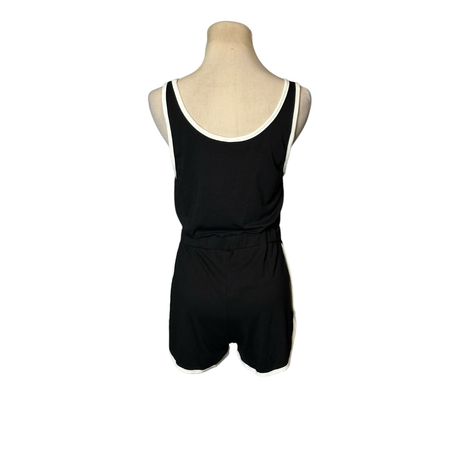 Asos Asos black white trim sleeveless summer romper size 4 Size 27" / US 4 / IT 40 - 9 Thumbnail