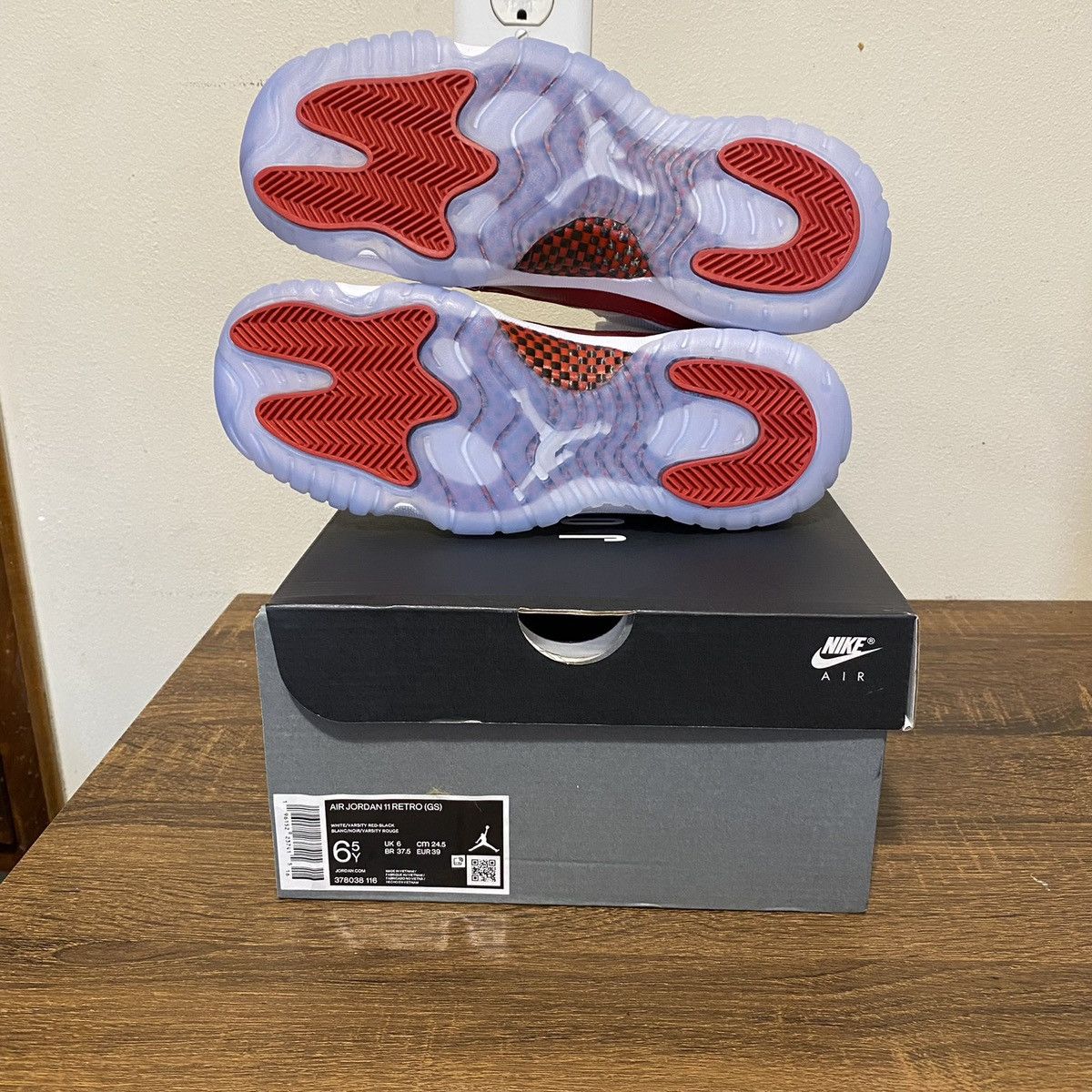 Jordan Brand Nike Air Jordan 11 Retro Cherry 2022 378038-116 GS 6.5Y NEW Size US 6.5 / EU 39-40 - 6 Thumbnail