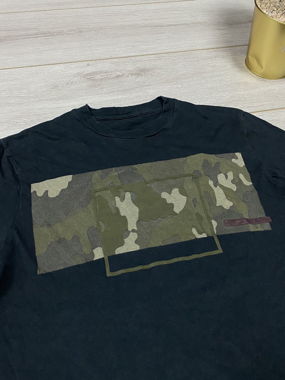 Prada Prada camo red tab t-shirt Size US S / EU 44-46 / 1 - 7 Thumbnail