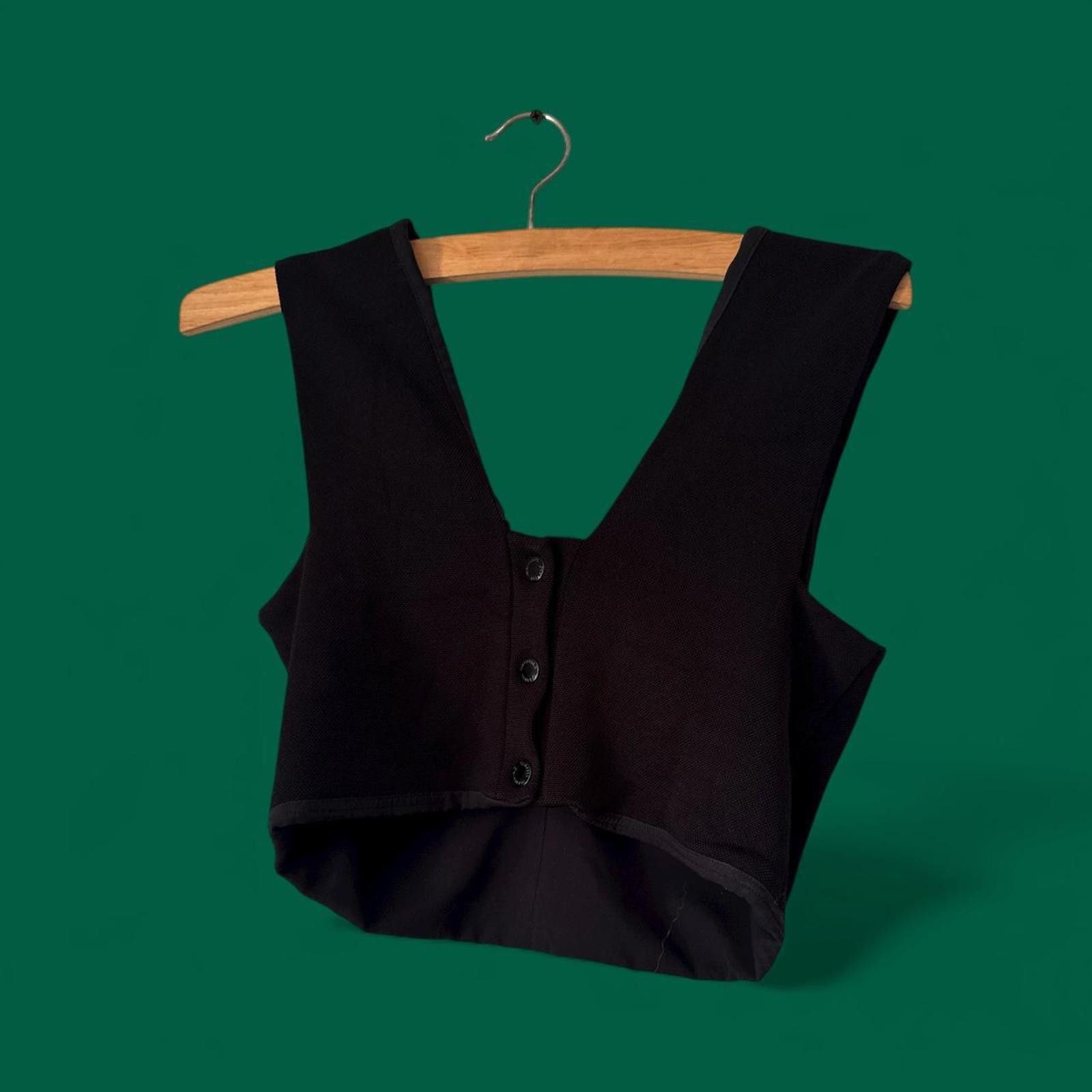 Other Manning Cartell Structured V-Neck Crop Top — Size 6 Size XS / US 0-2 / IT 36-38 - 1 Thumbnail