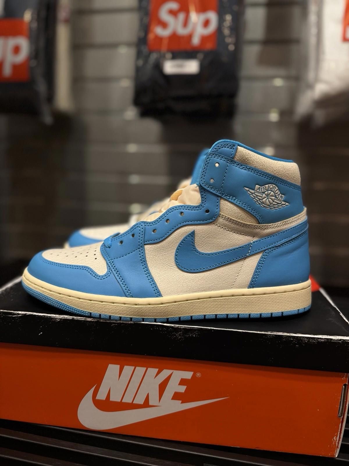 Jordan Brand Mens Size 11 Nike Air Jordan 1 Retro High UNC Reimagined Size US 11 / EU 44 - 5 Thumbnail