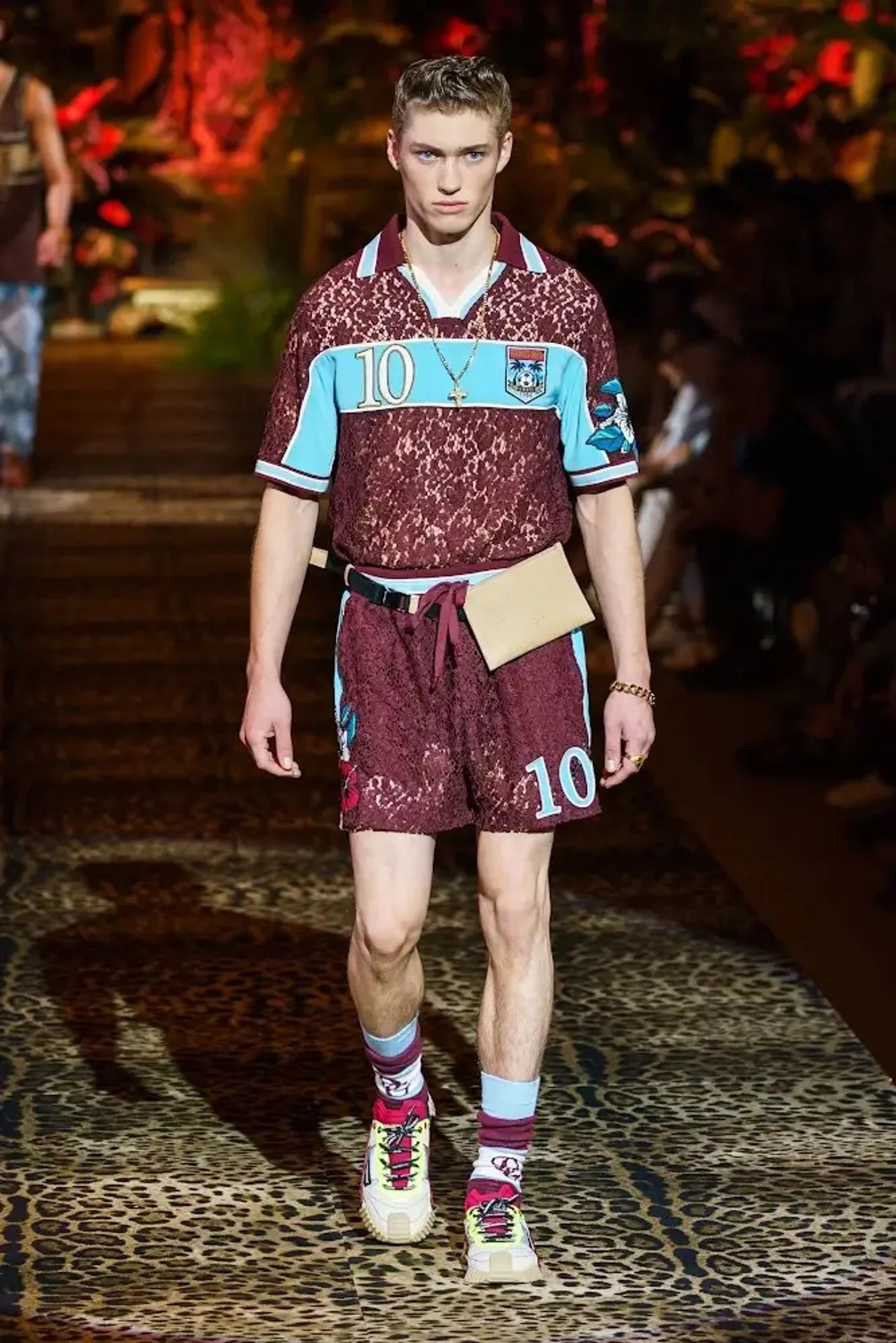 image of Dolce Gabbana x Italian Designers Dolce & Gabbana S/s 2020 Runway Embriored Lace Shorts in Burgundy