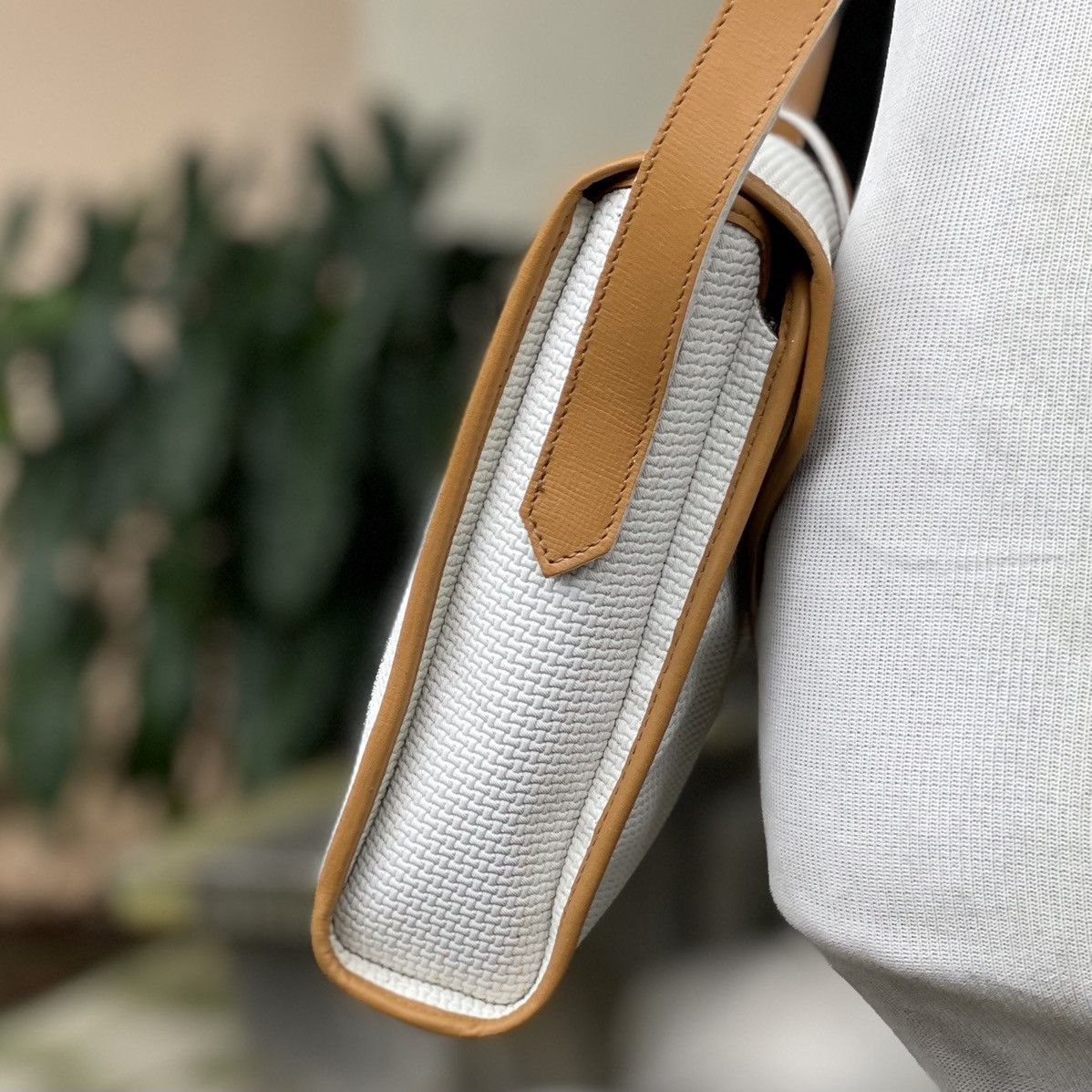 Yves Saint Laurent Vintage Yves Saint Launrent Off White/Tan Leather Crossbody Size ONE SIZE - 5 Thumbnail