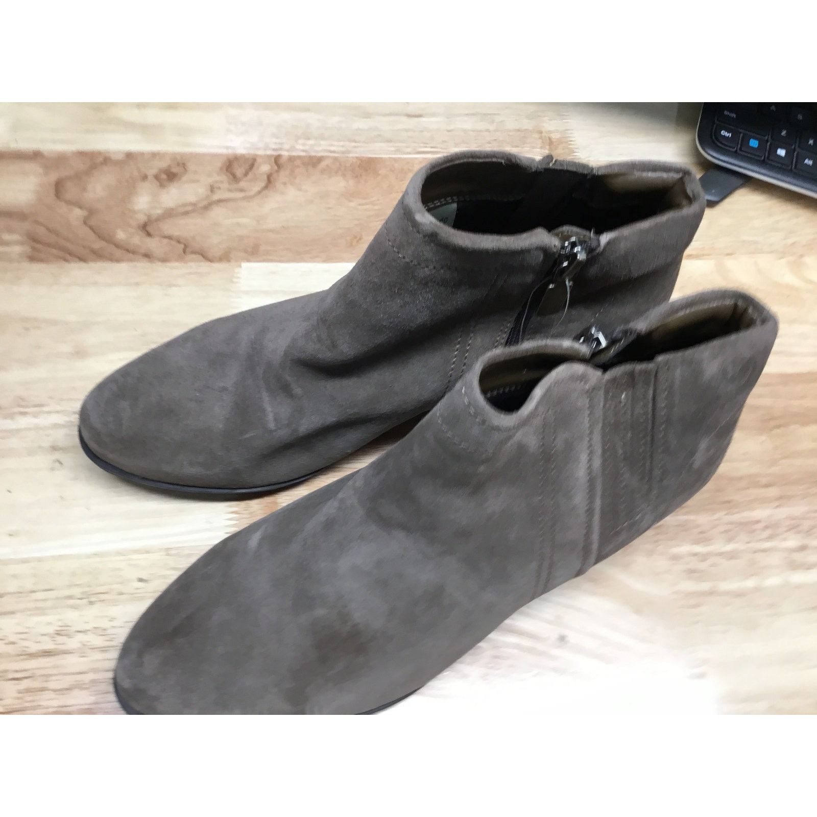 Other Blondo Valli Ankle Bootie Women's 8 Gray Suede Side Zip Size US 8 / IT 38 - 2 Thumbnail