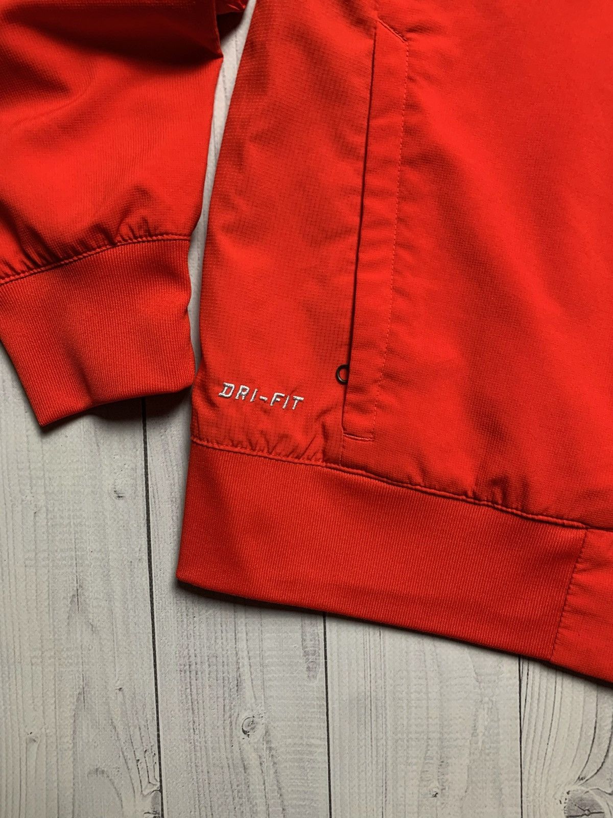 Vintage Vintage Nike Manchester United soccer jacket size M red Size US M / EU 48-50 / 2 - 4 Thumbnail