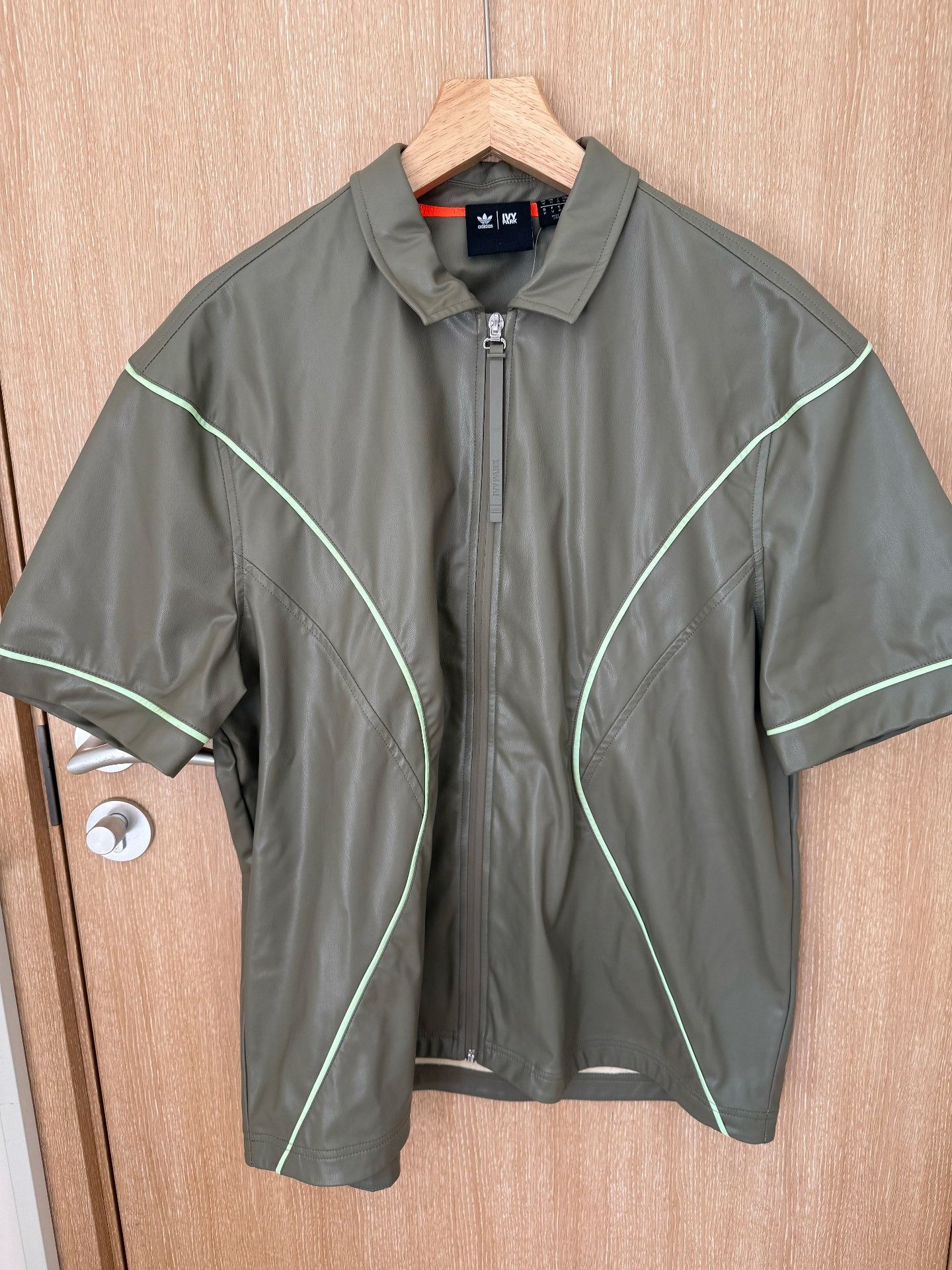 Ivy Park adidas x IVY PARK Short-Sleeve Jacket Size US M / EU 48-50 / 2 - 1 Thumbnail