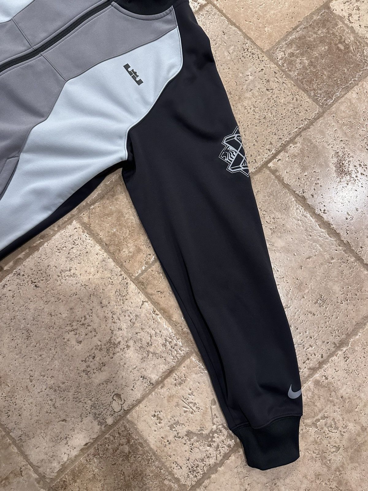 NBA × Nike × Vintage Nike LeBron James Diamond Collection Zip Up Track Jacket Size US L / EU 52-54 / 3 - 5 Thumbnail