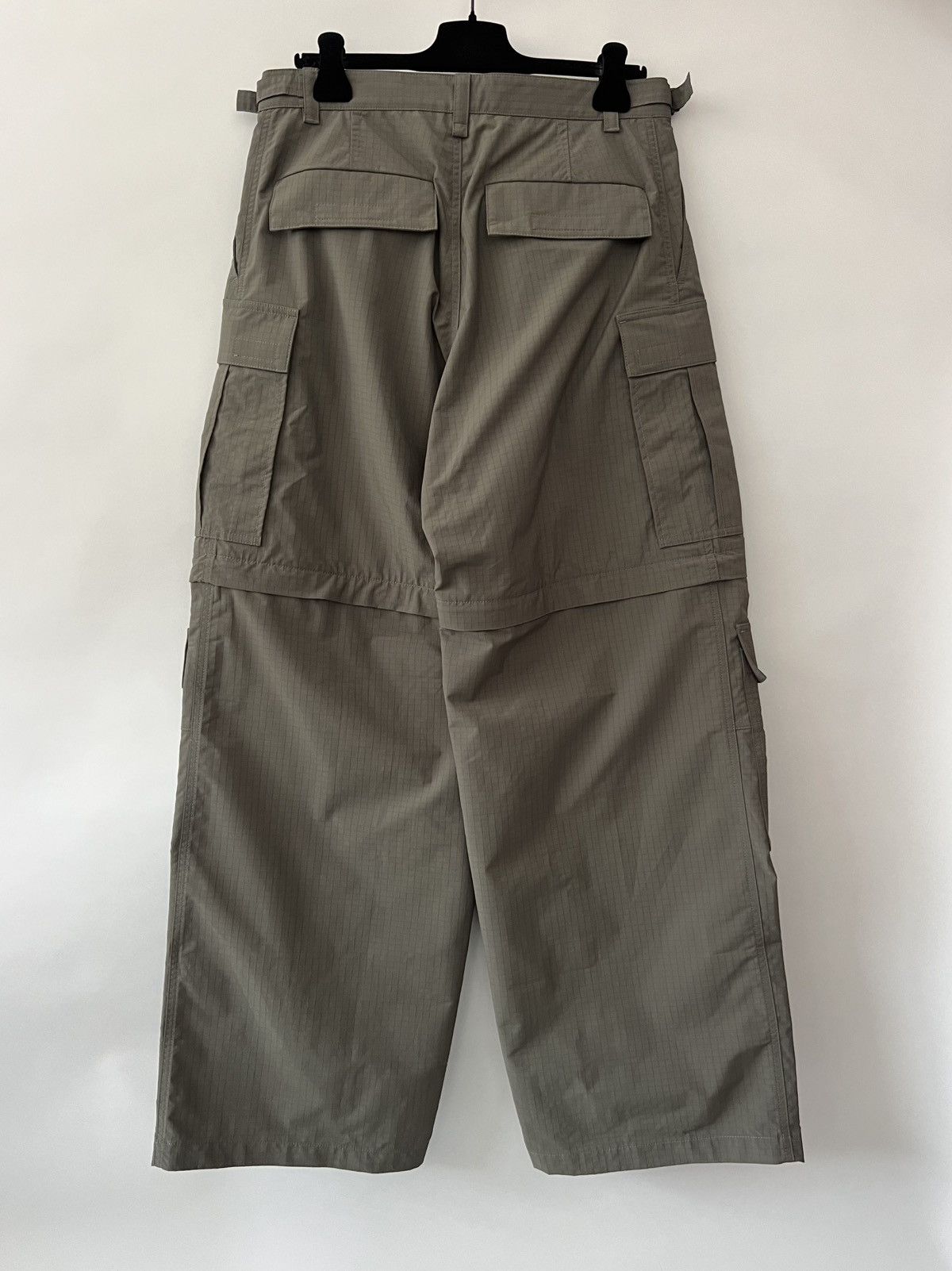 パンツ balenciaga unity sports icon light cargo Balenciaga Men's Unity Sports Icon Light Cargo Pants | Neiman Marcus