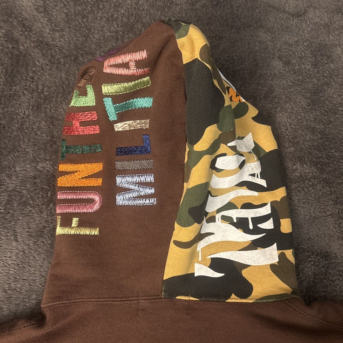 Bape BAPE 1st Camo White Tiger Full Zip Hoodie 'Brown' Size US L / EU 52-54 / 3 - 4 Thumbnail