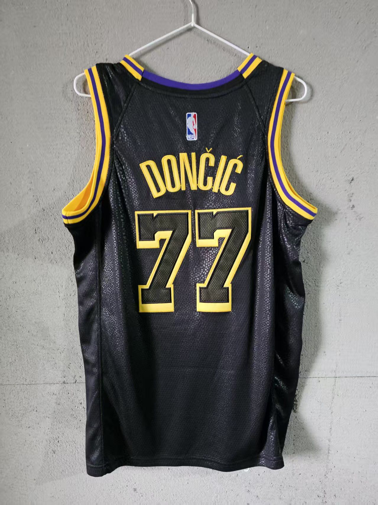 NBA Lakers #77 Luka Dončić Jersey Double Stitched Size US M / EU 48-50 / 2 - 1 Thumbnail