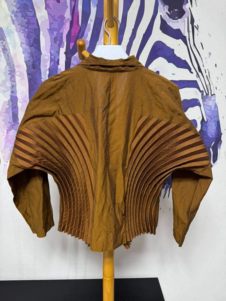 Issey Miyake Issey Miyake size:2 Golden-brown mainline coat Size S / US 4 / IT 40 - 2 Thumbnail