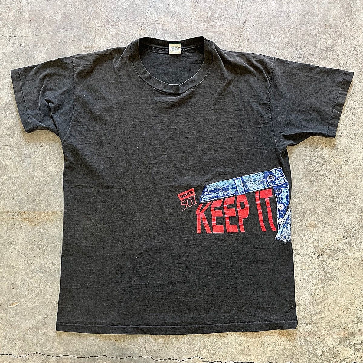 Vintage Vintage Levi's Keep It Buttoned T-Shirt Size US XL / EU 56 / 4 - 1 Thumbnail