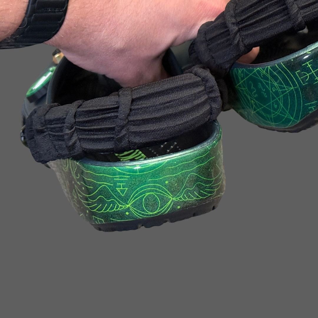 Crocs Crocs x Wicked Elphaba Classic Clog Glow In The Dark M5 W7 Size US 5 / EU 37 - 5 Thumbnail