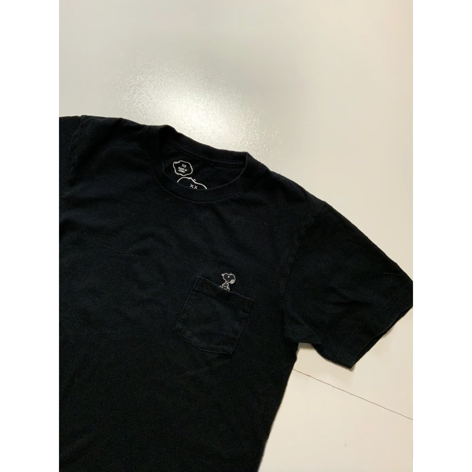 Uniqlo VINTAGE UT Uniqlo X Kaws X Peanuts Snoopy Black Pocket Tee S/S Crewneck T-Shirt XS Unisex Adults Mens Womens Boys Girls Size US XS / EU 42 / 0 - 4 Thumbnail