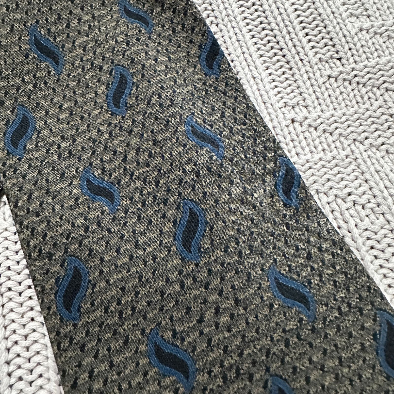 Barneys New York Barneys New York gray Italian silk tie Size ONE SIZE - 2 Thumbnail