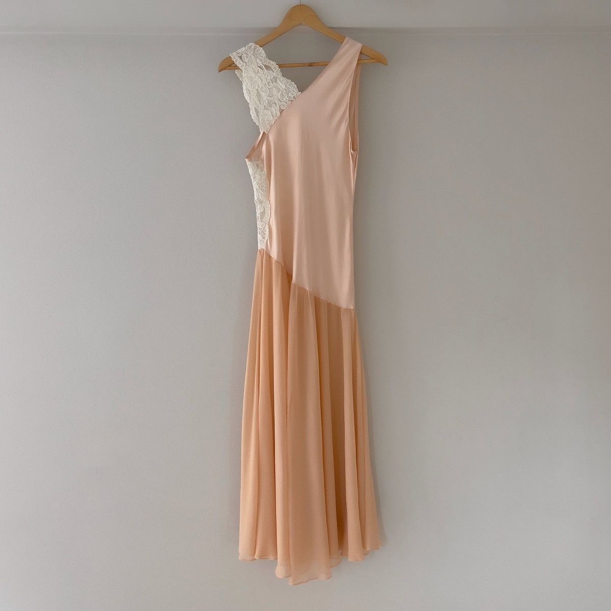 Victoria's Secret Victoria’s Secret 1990s Peach Silk & Lace Slip Gown (S–M) Size M / US 6-8 / IT 42-44 - 14 Thumbnail