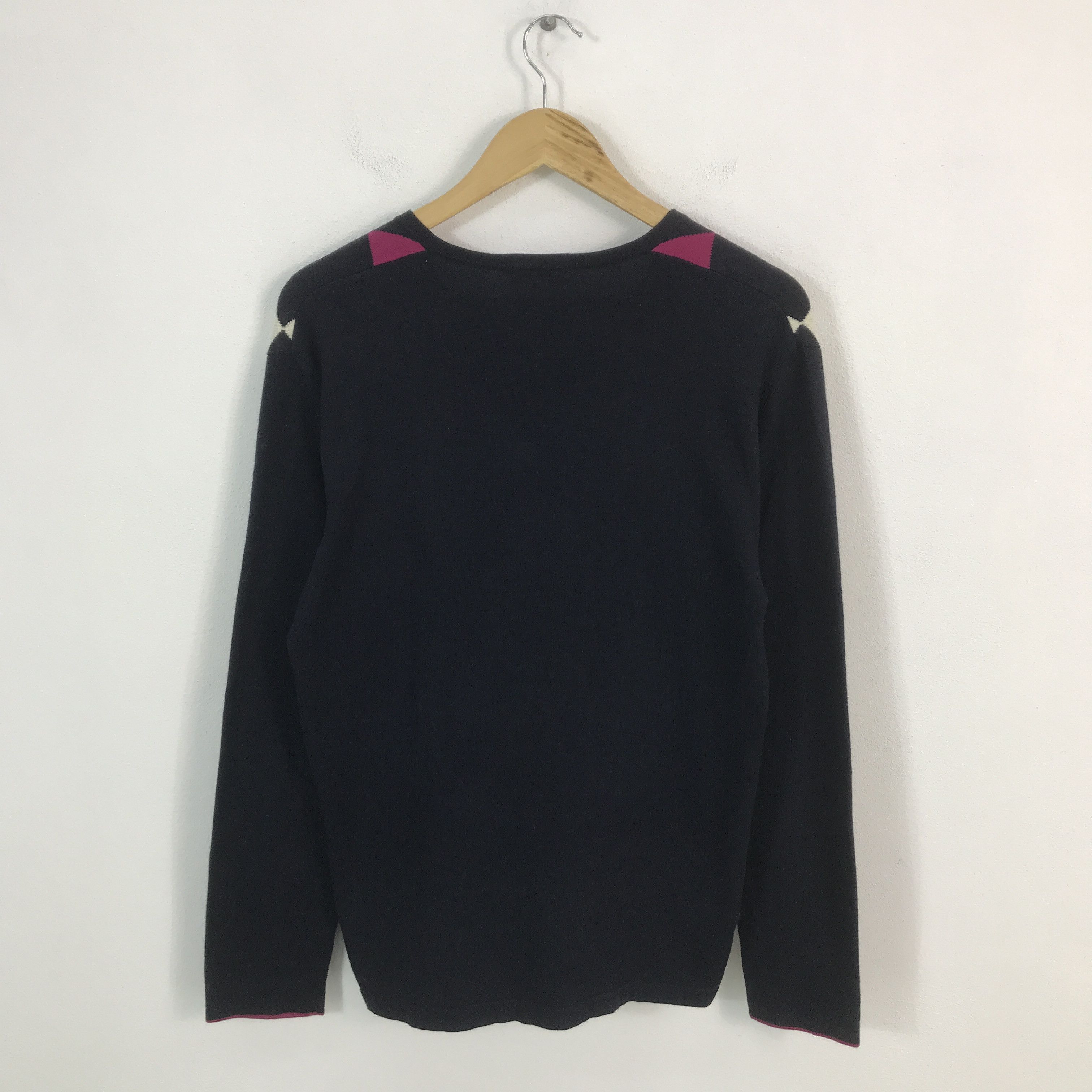 Burberry Burberry Black label v coller knitwear jacket Size US M / EU 48-50 / 2 - 2 Thumbnail