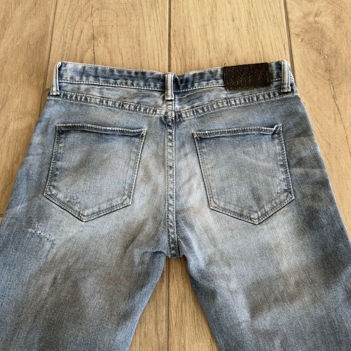 GOSTAR DE FUGA 2000s Light Blue Washed Black Oil Distressed Denim Jeans Size US 30 / EU 46 - 7 Thumbnail