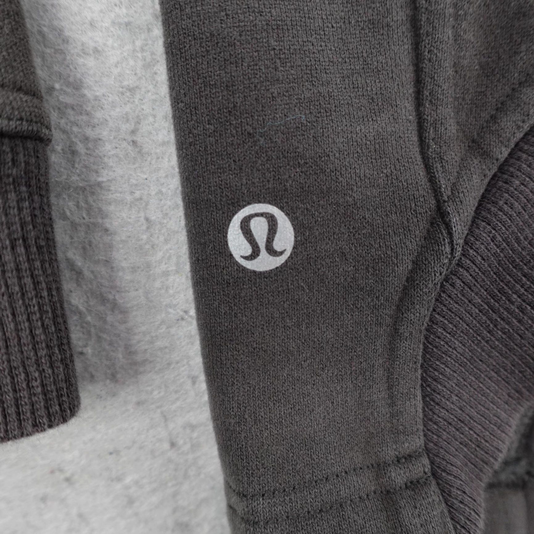 Lululemon Lululemon Hoodie Womens 2 Graphite Grey Cool Crescent Pullover Crop Sweatshirt Size XS / US 0-2 / IT 36-38 - 7 Thumbnail